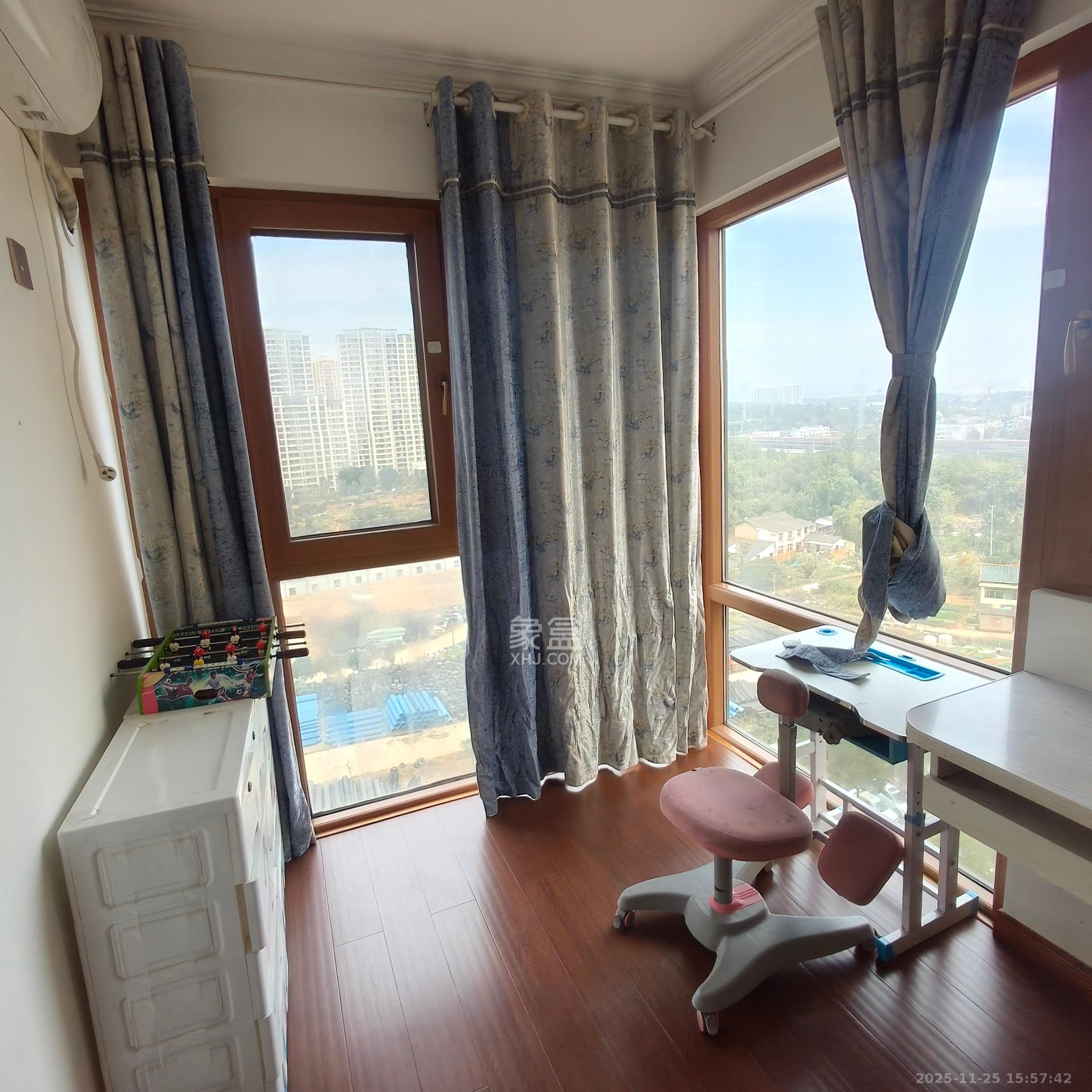 钱隆世家 4室2厅2卫 2600.0元/月 钱隆世家 4室2厅2卫 2600.0元/月室内图