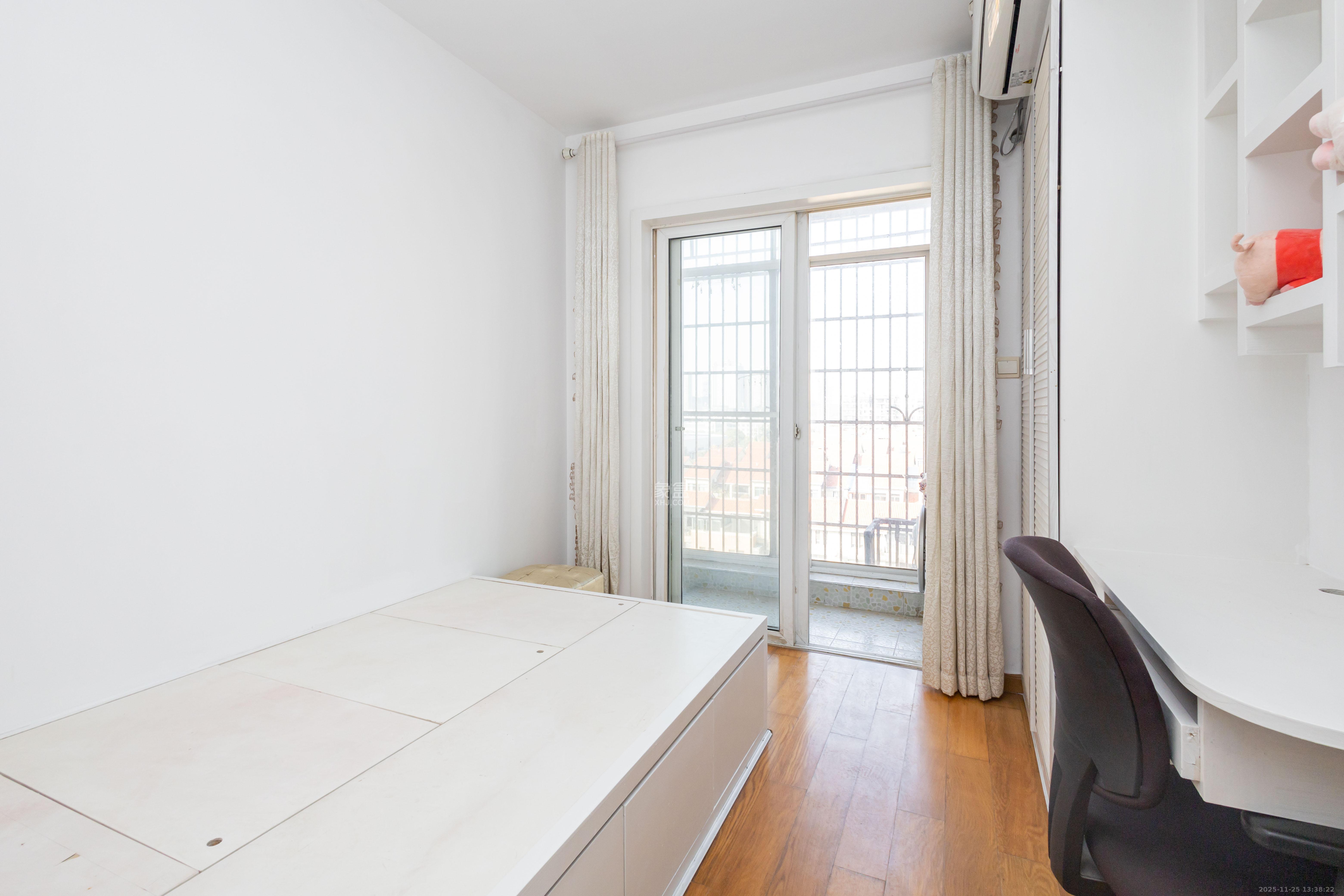 东业苹果社区 3室2厅1卫 43.8万 东业苹果社区 3室2厅1卫 43.8万卧室