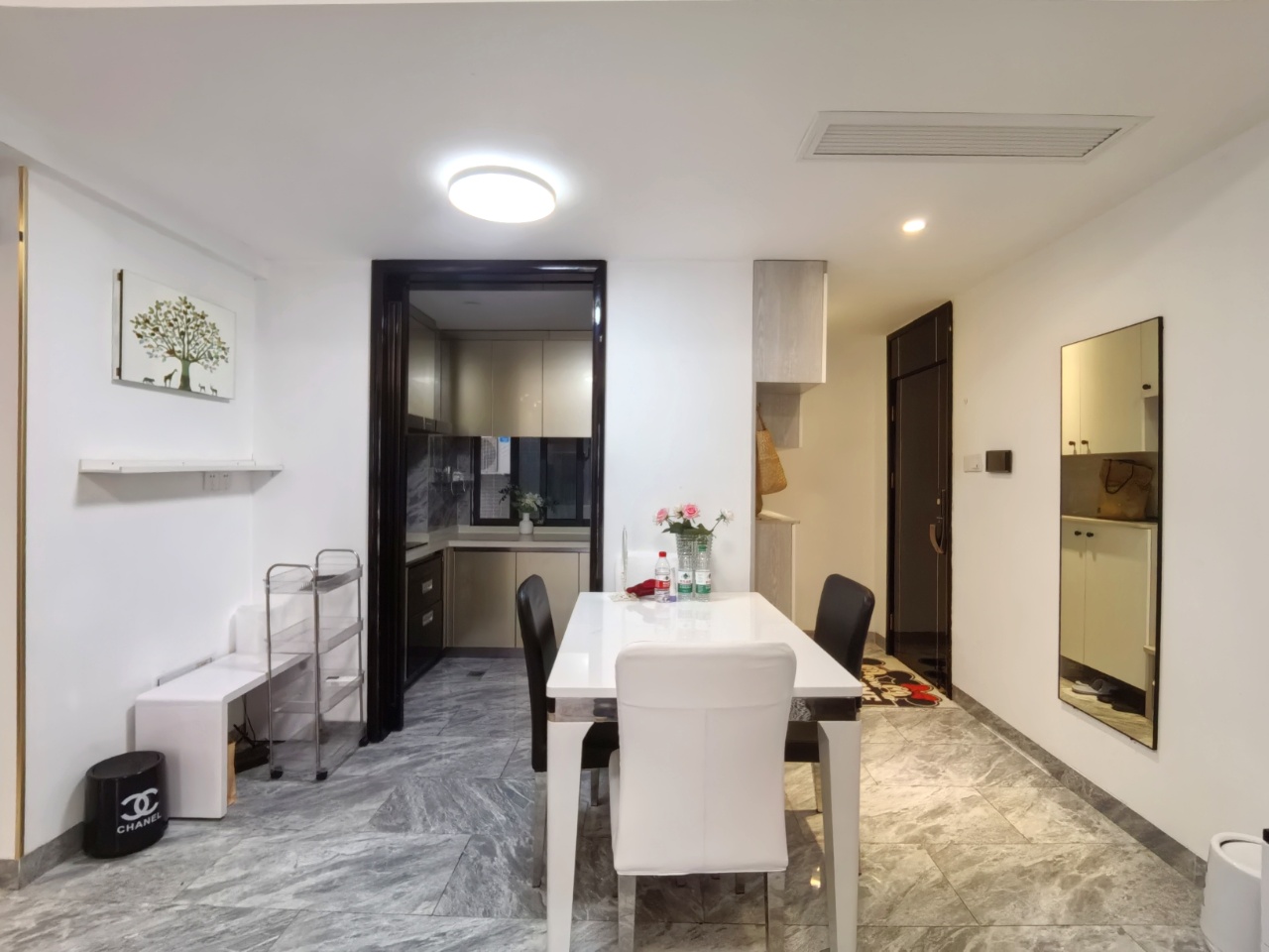 宇建国贸城  2室2厅1卫    3400.0元/月室内图