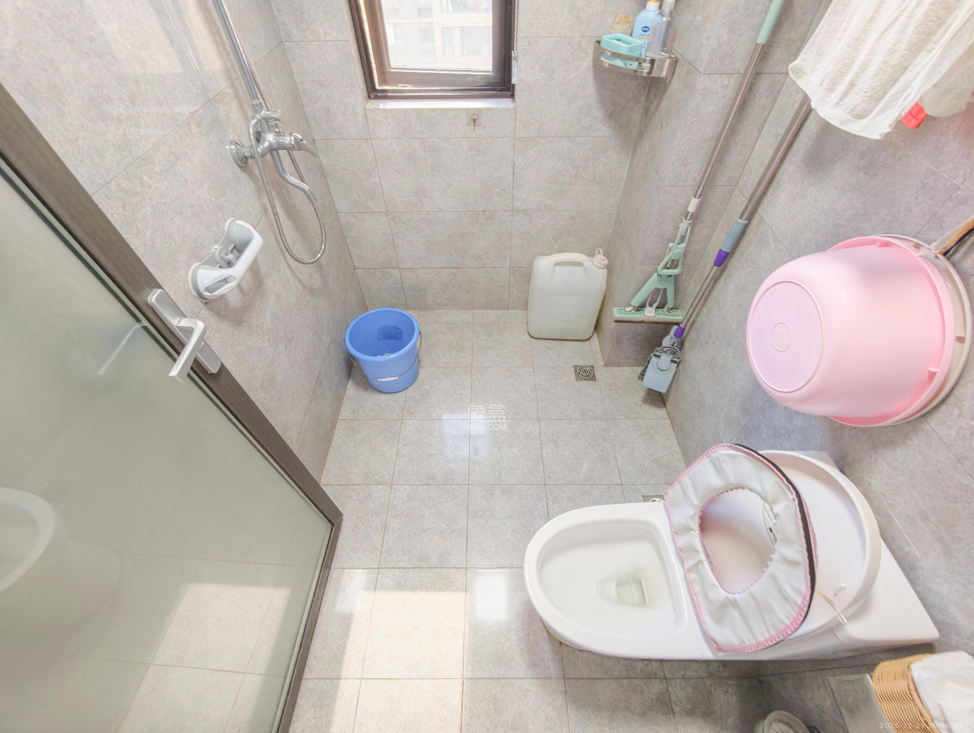 保利城(中航城国际社区、郡原美村) 4室2厅2卫 155.0万 保利城(中航城国际社区、郡原美村) 4室2厅2卫 155.0万卫生间