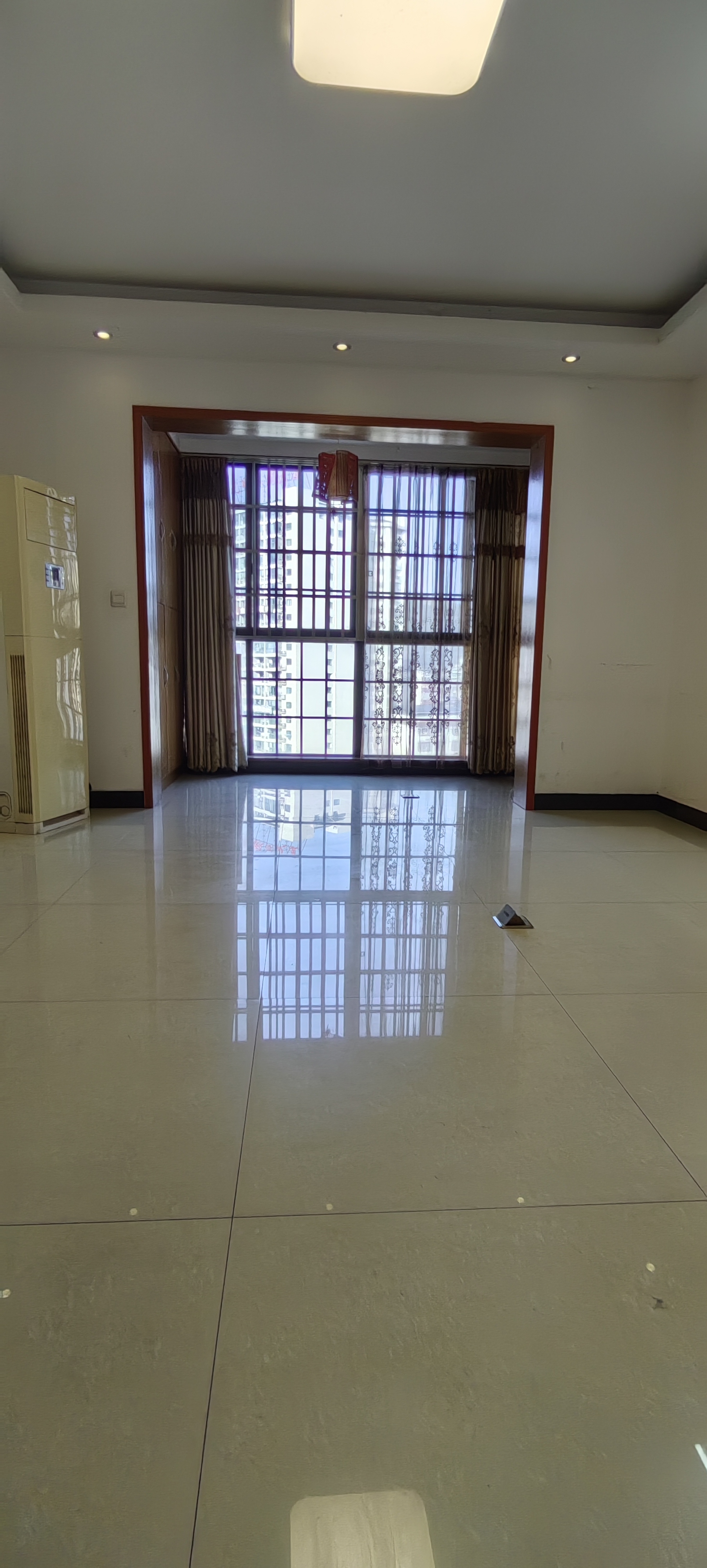 逸臣广场 3室2厅2卫 1800.0元/月 逸臣广场 3室2厅2卫 1800.0元/月室内图