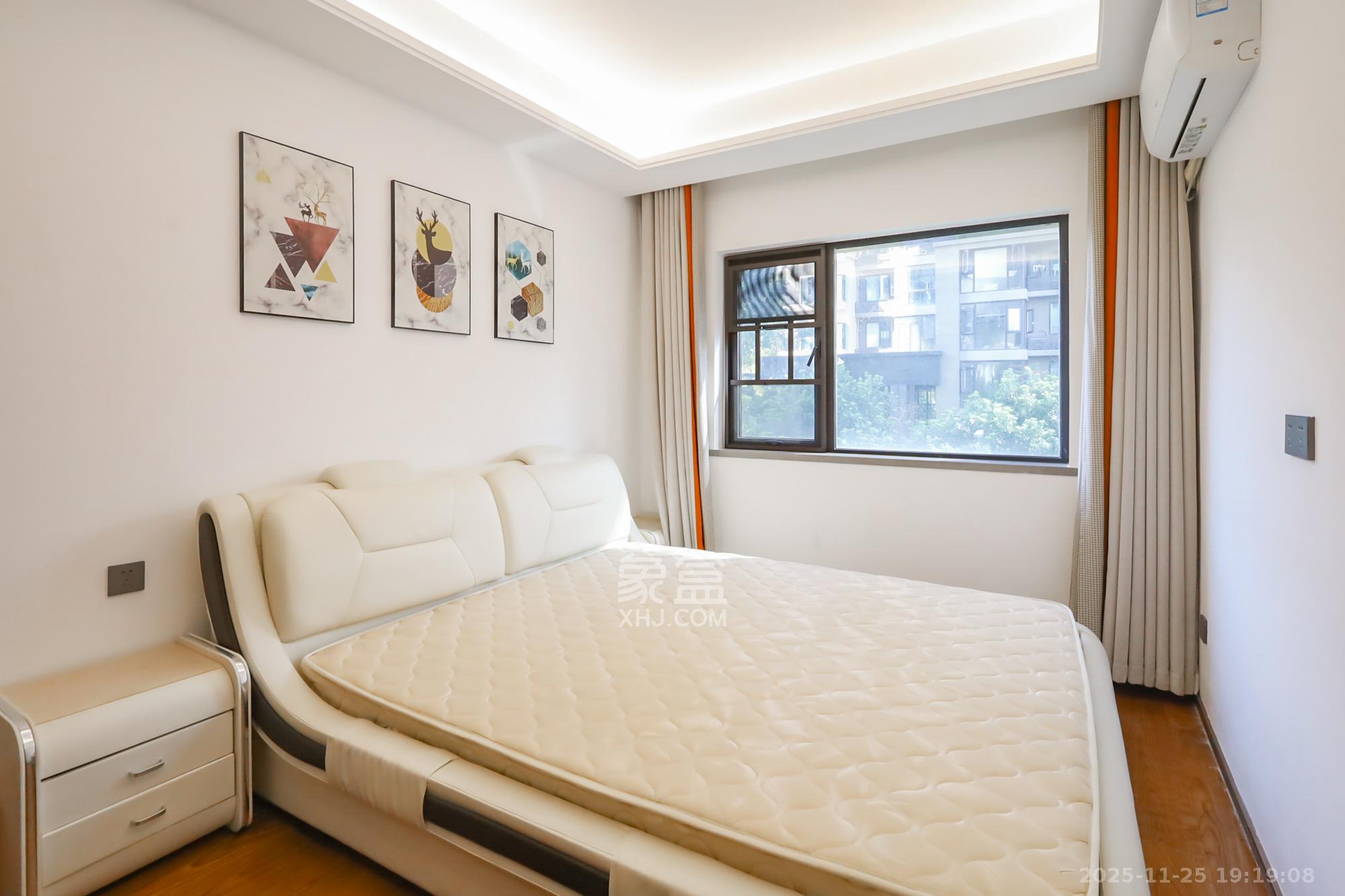 万科里金域国际  4室2厅2卫    318.0万卧室