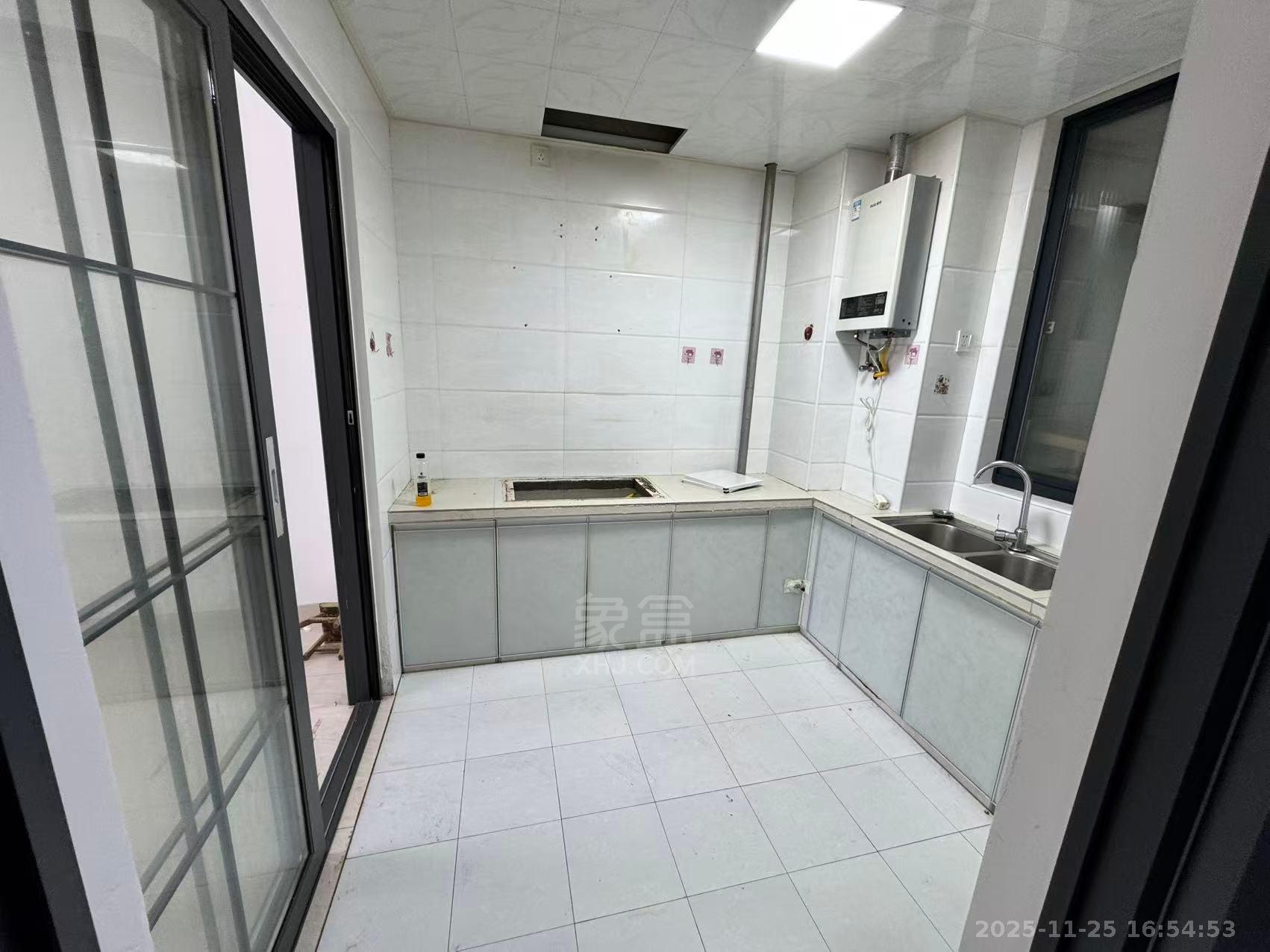 中建御山和苑  3室2厅2卫    1800.0元/月