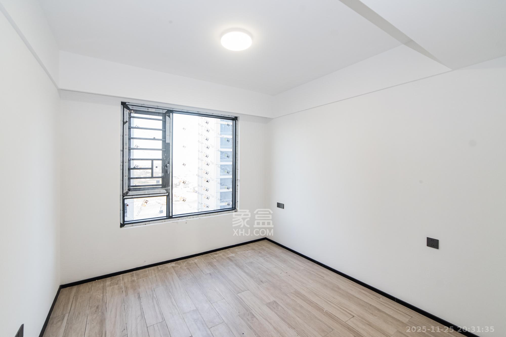 轨道万科璞悦湾  4室2厅3卫    320.0万卧室