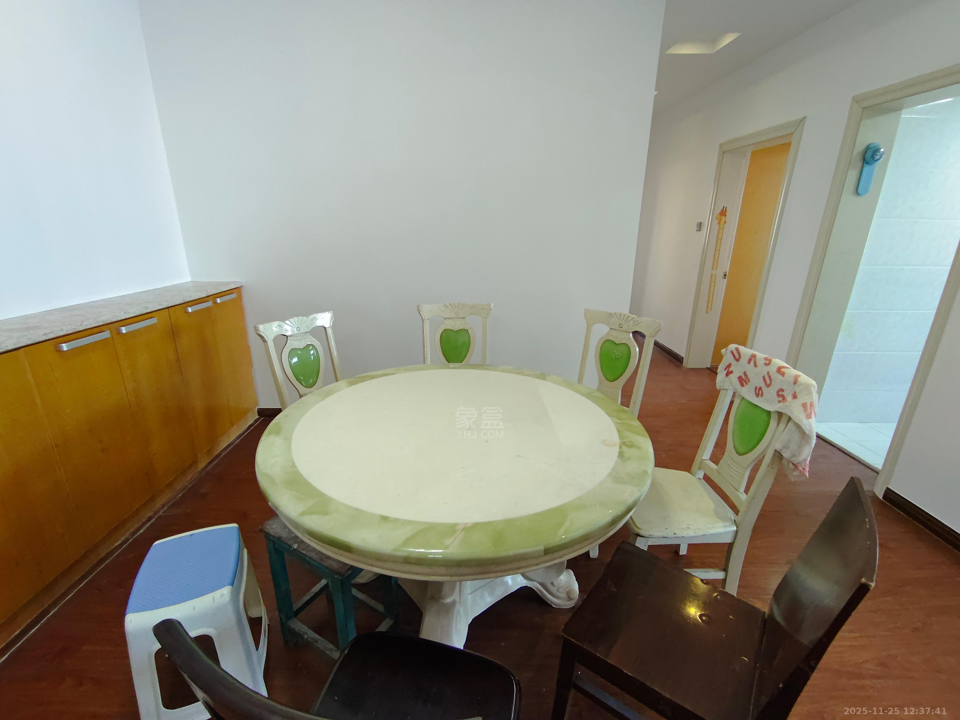 新城首座 3室2厅2卫 1600.0元/月 新城首座 3室2厅2卫 1600.0元/月室内图