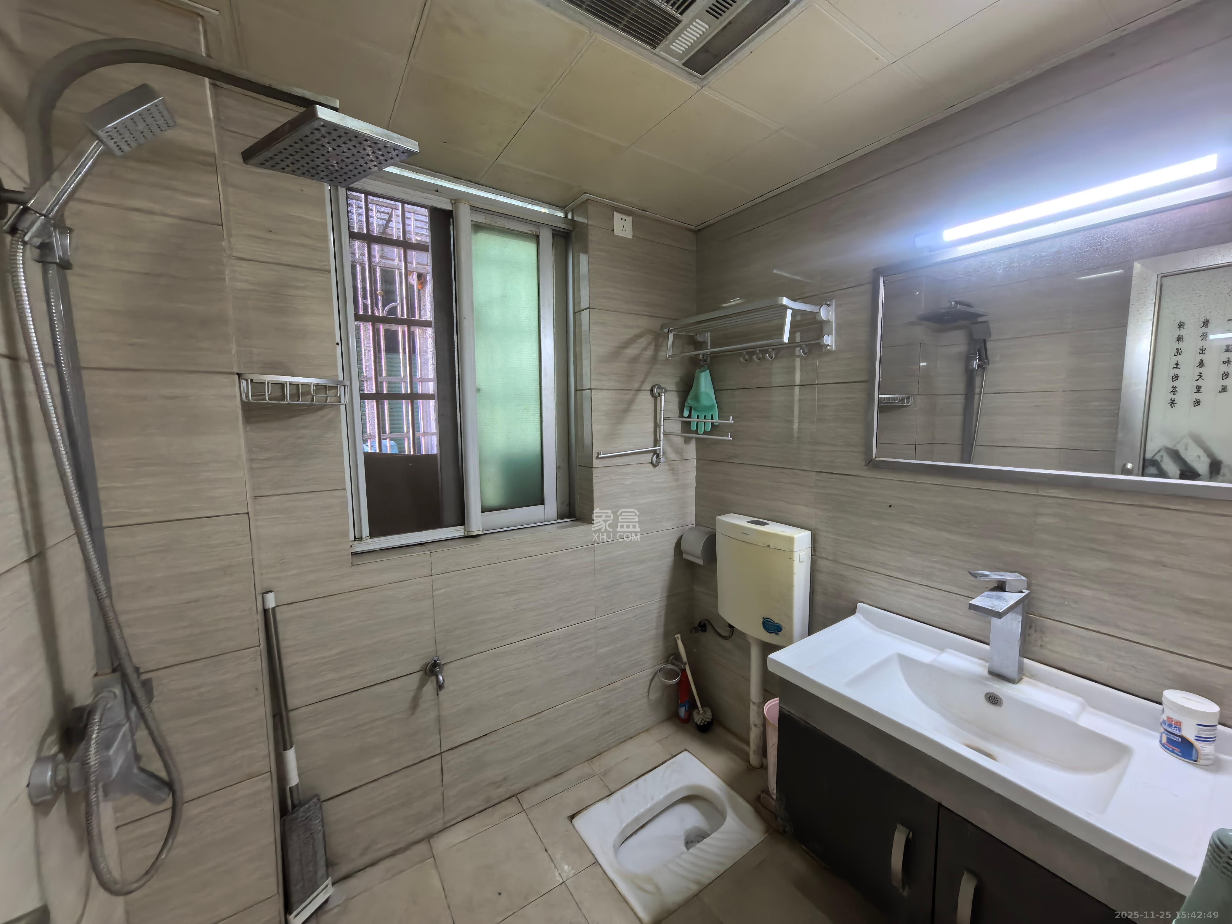 洞井一小区 3室2厅1卫 1900.0元/月 洞井一小区 3室2厅1卫 1900.0元/月室内图