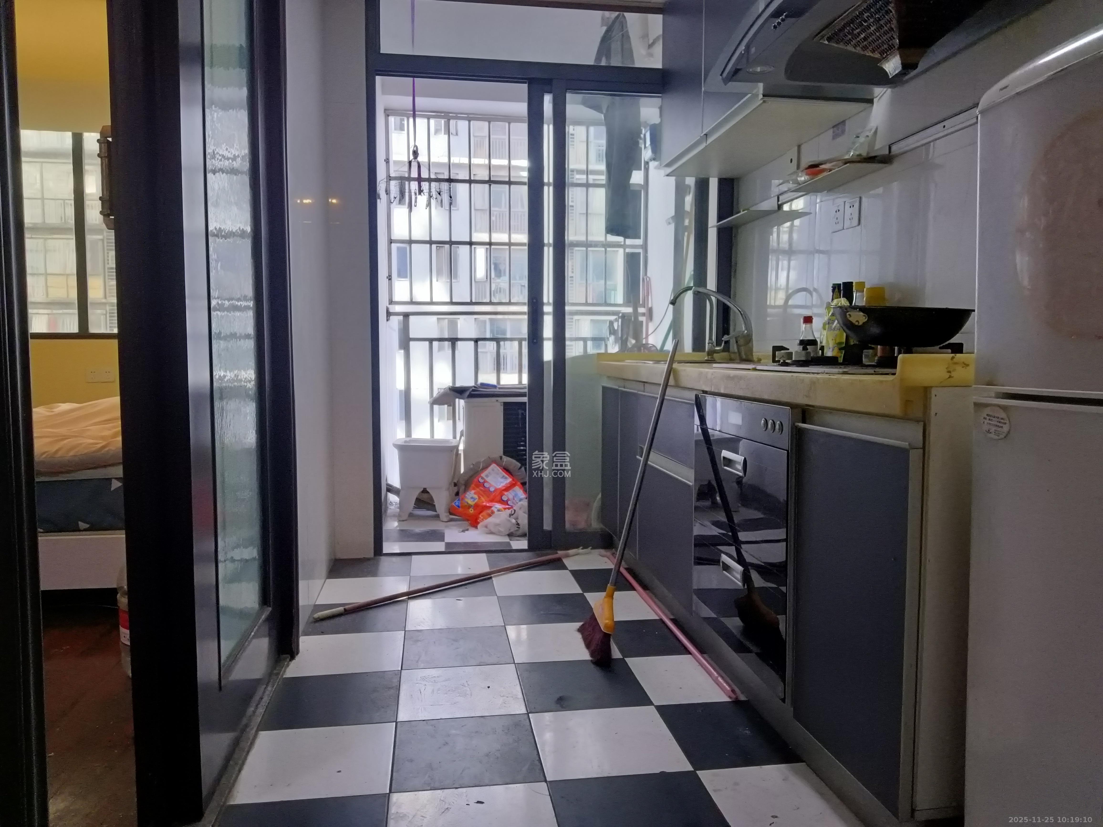 湘域中央 1室1厅1卫 1800.0元/月 湘域中央 1室1厅1卫 1800.0元/月室内图