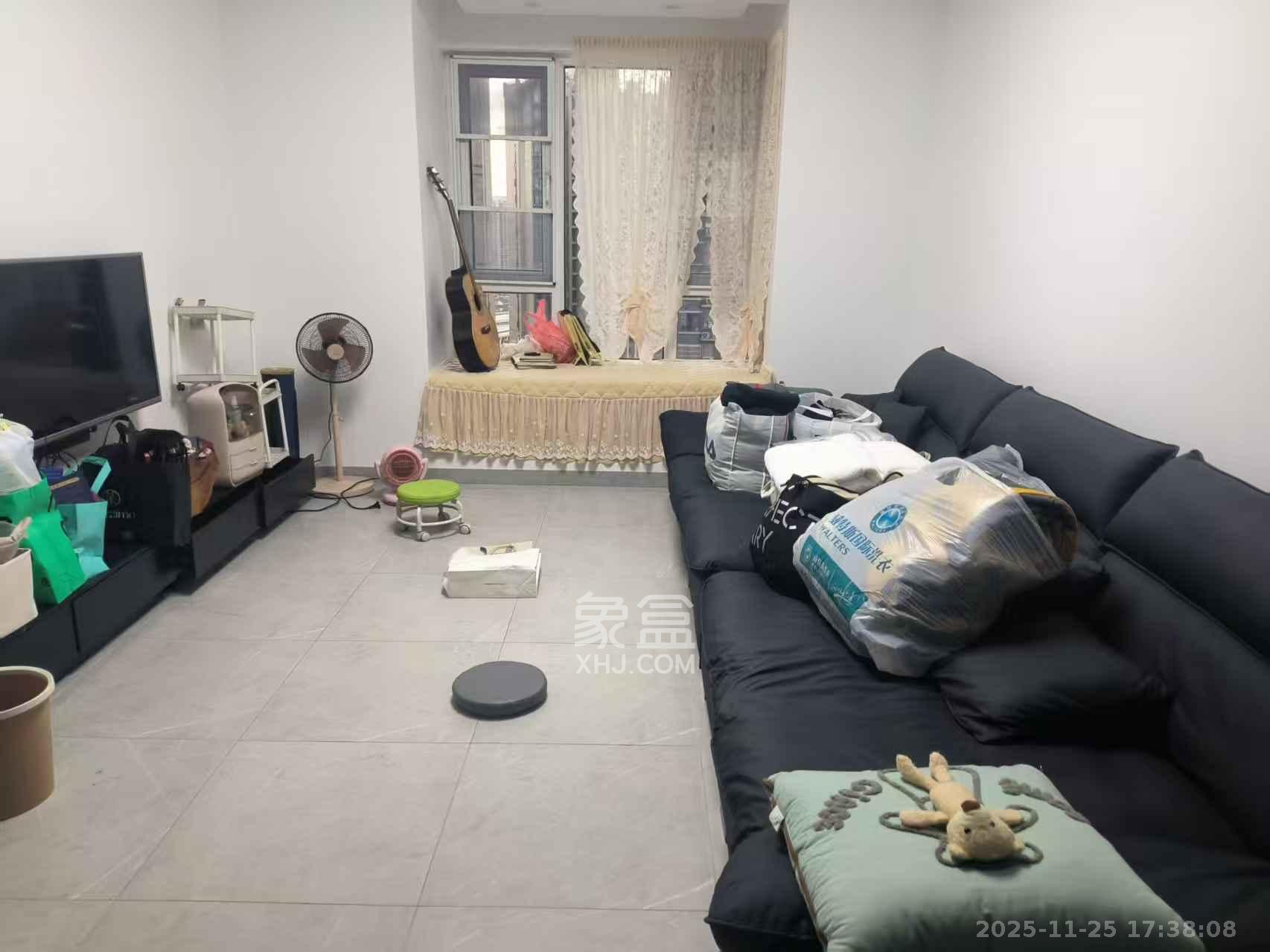 荣盛花语城 3室2厅1卫 2200.0元/月 荣盛花语城 3室2厅1卫 2200.0元/月室内图