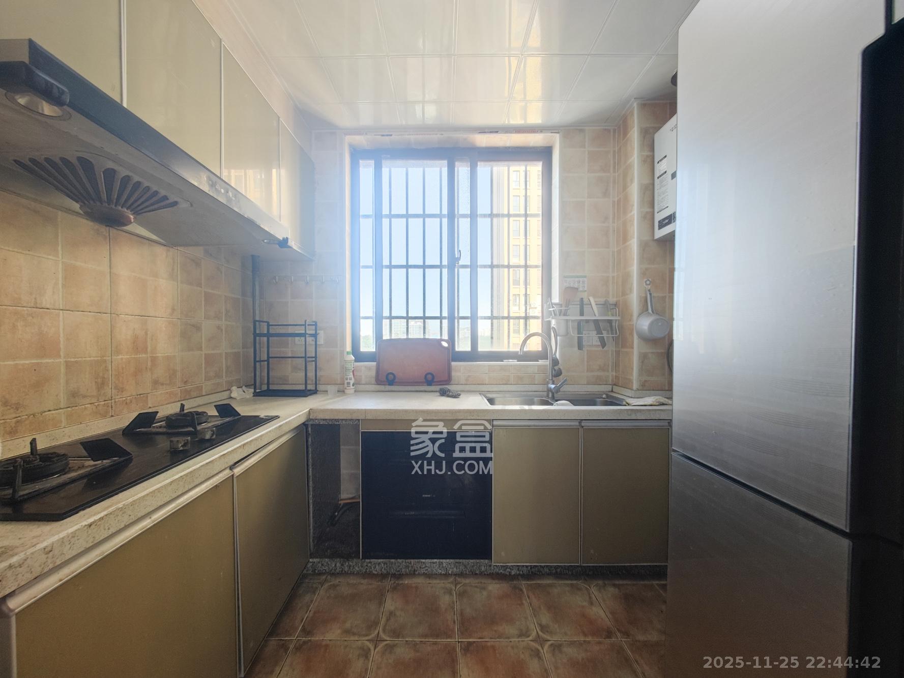 欧莱雅郡  4室2厅2卫    98.8万厨房