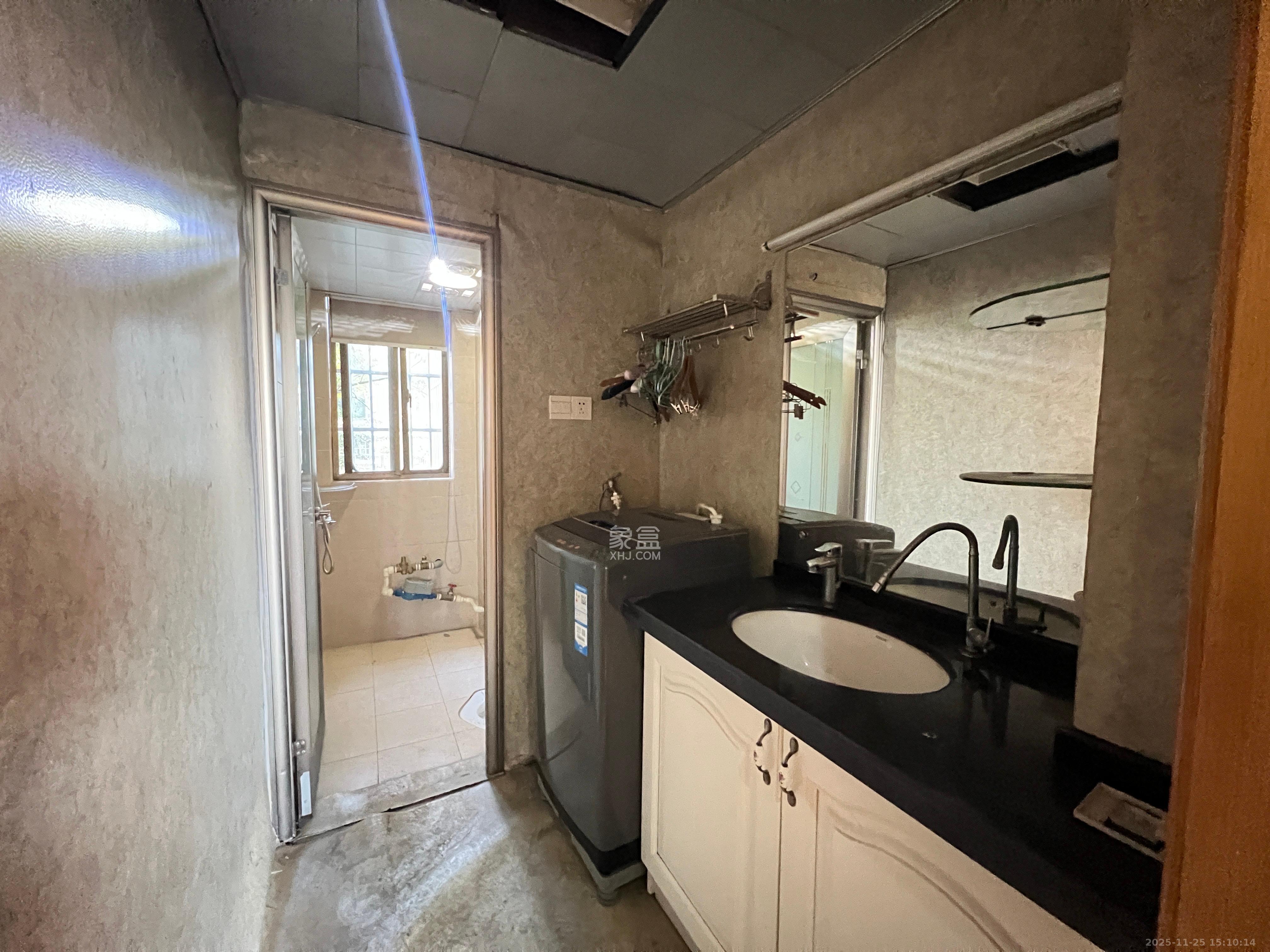 金色比华利 4室2厅1卫 2400.0元/月 金色比华利 4室2厅1卫 2400.0元/月室内图