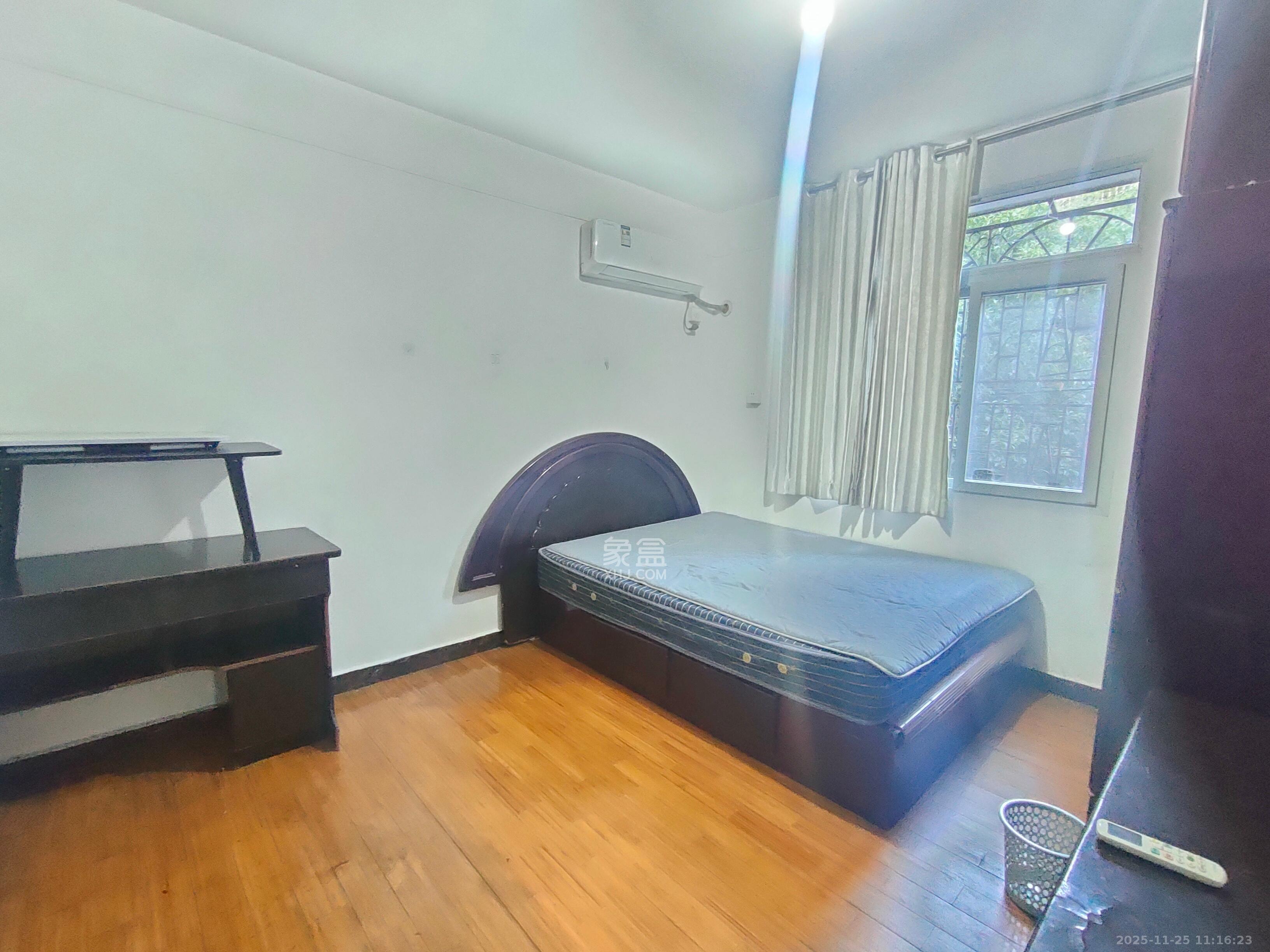 长坡社区 2室1厅1卫 1500.0元/月 长坡社区 2室1厅1卫 1500.0元/月室内图