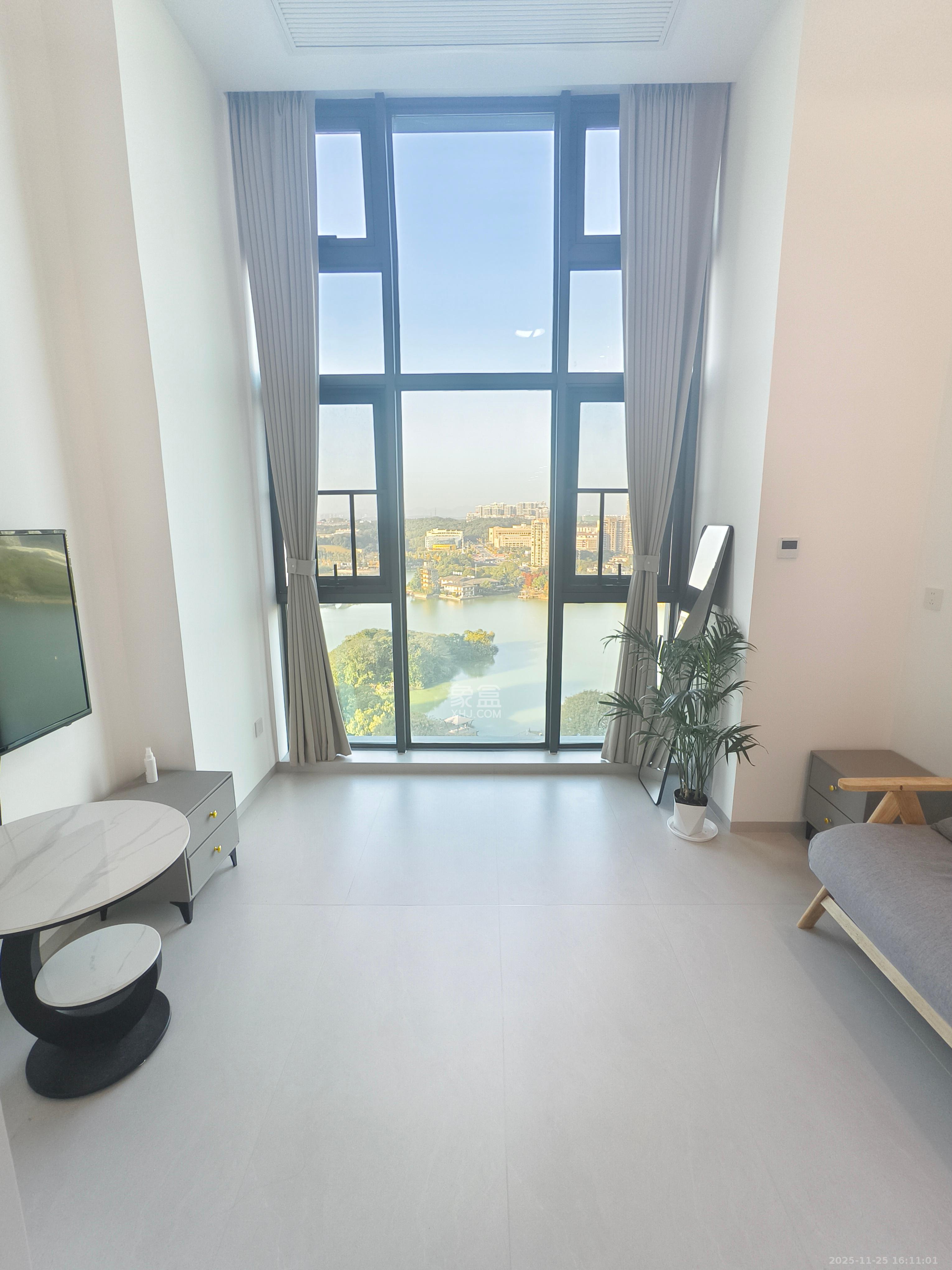 绿地V岛  1室1厅1卫    2600.0元/月