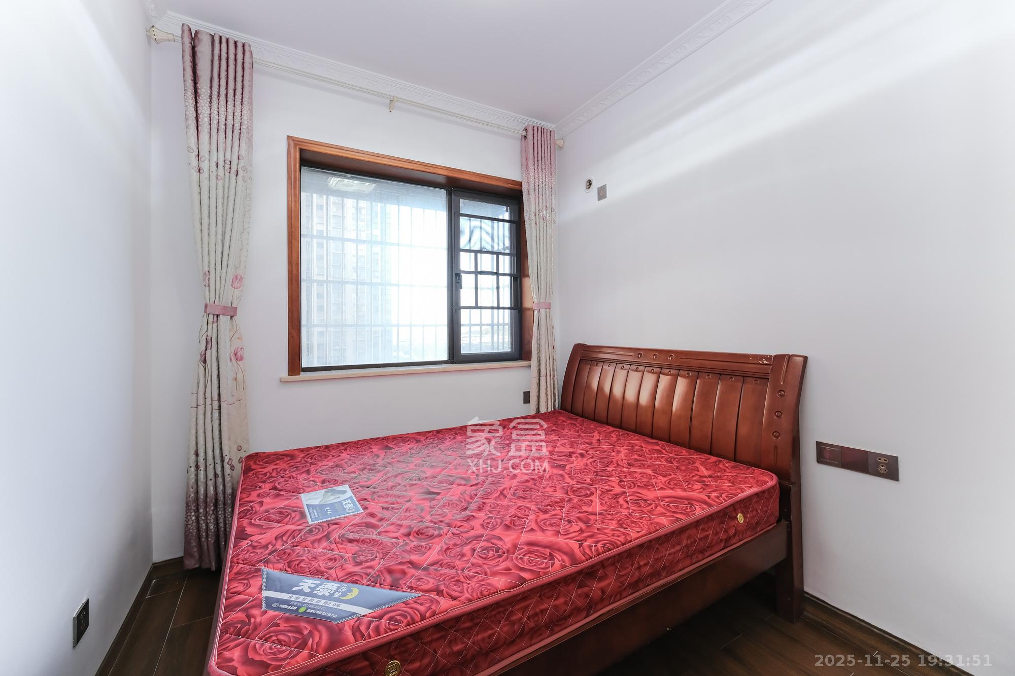 盛地春天里 3室2厅1卫 56.0万 盛地春天里 3室2厅1卫 56.0万卧室