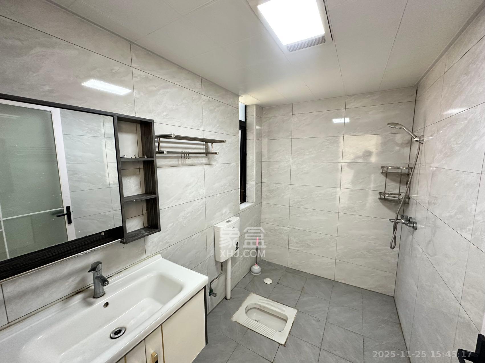 中央美郡  3室2厅2卫    3300.0元/月室内图