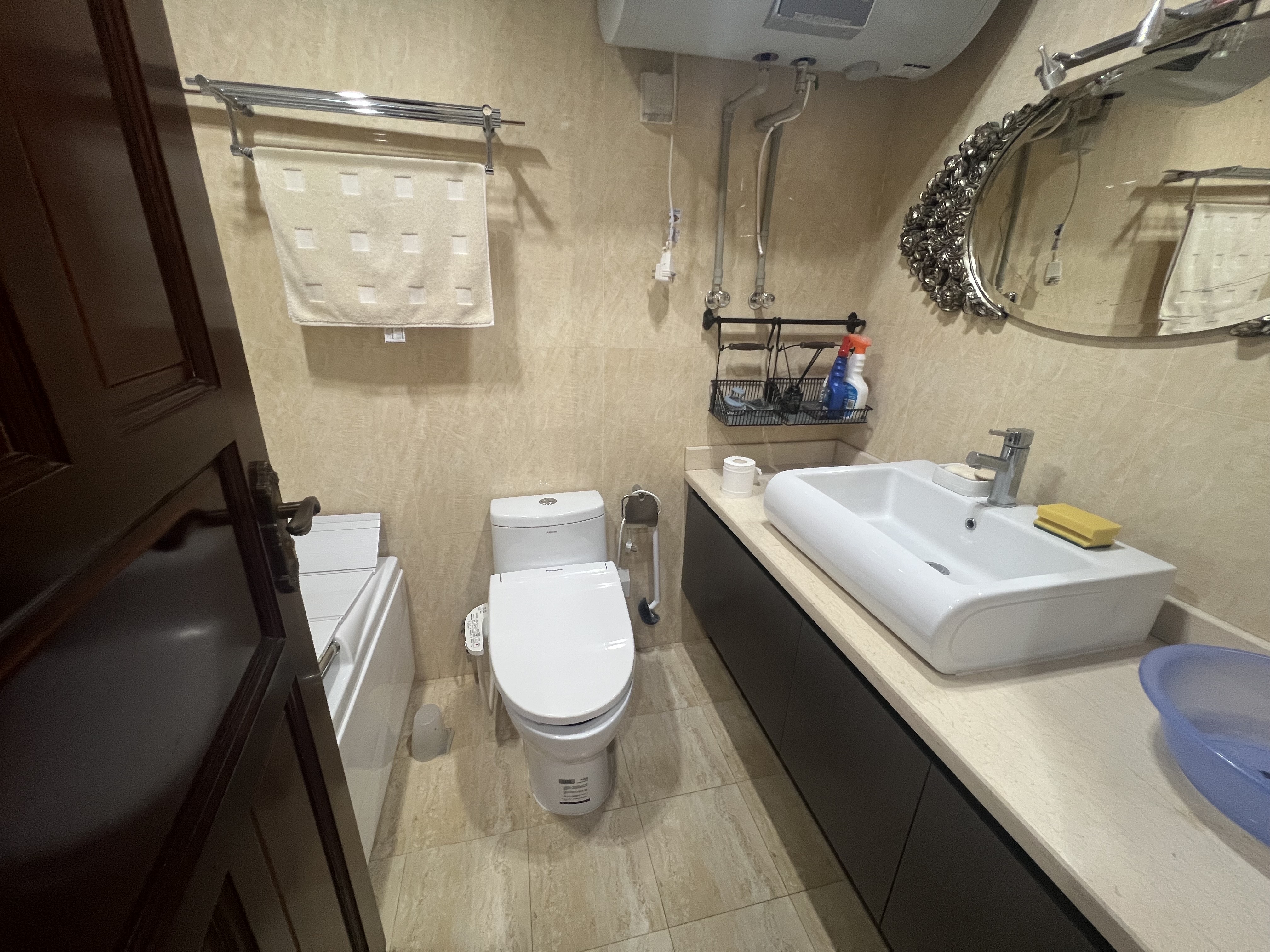 德派斯大厦 4室2厅2卫 7000.0元/月 德派斯大厦 4室2厅2卫 7000.0元/月室内图