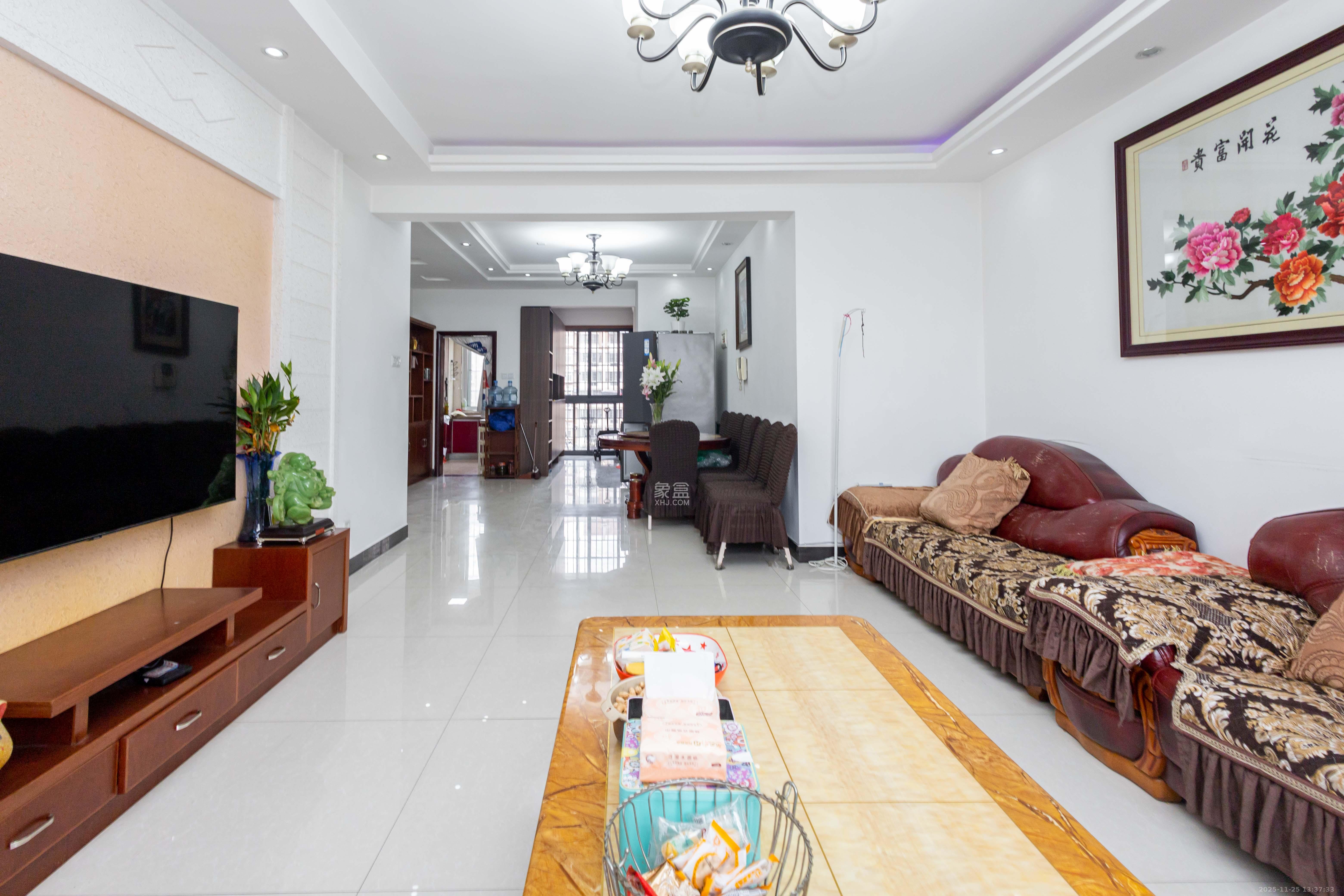 星城国际 3室2厅2卫 63.0万 星城国际 3室2厅2卫 63.0万客厅