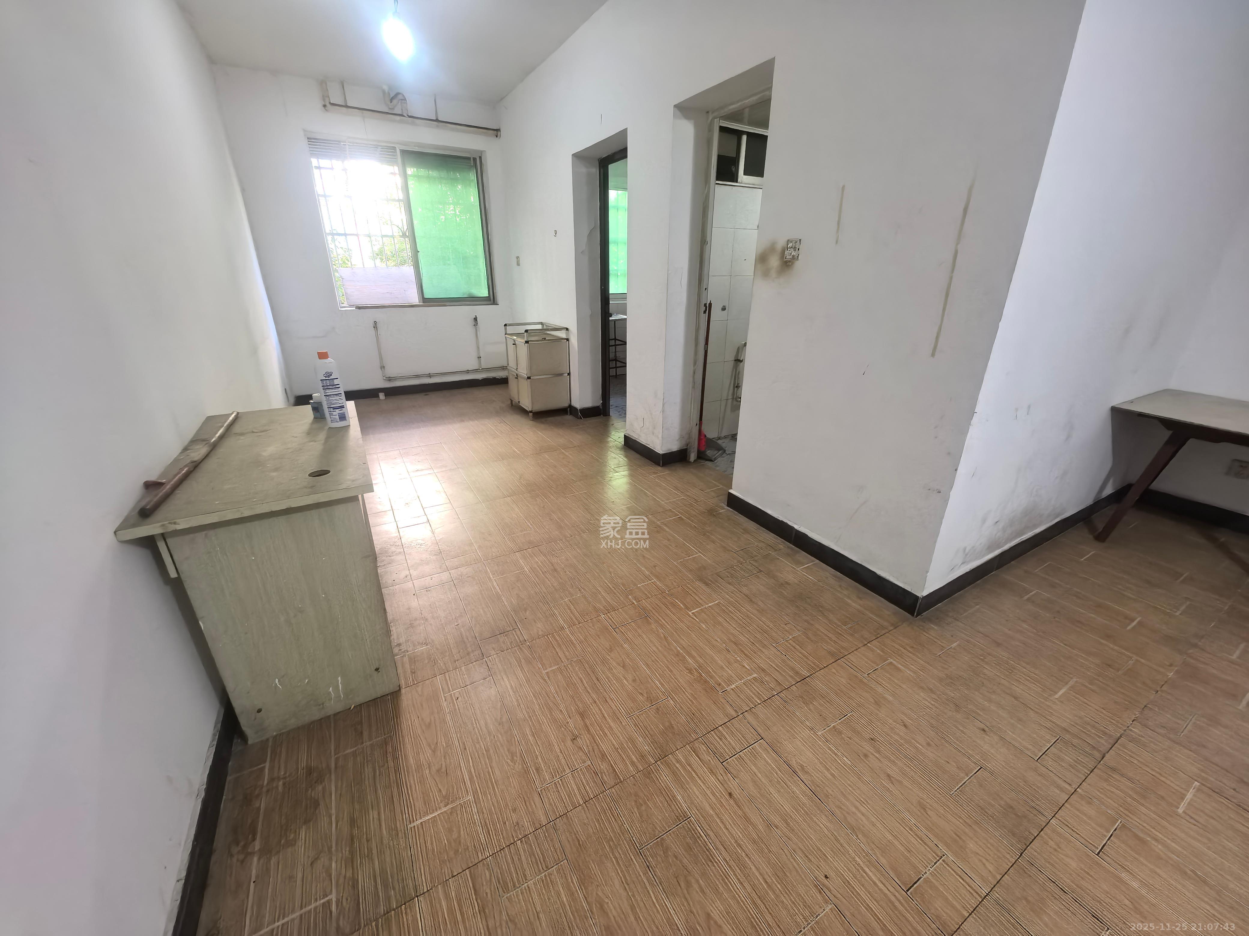 中南汽车世界 2室2厅1卫 1100.0元/月 中南汽车世界 2室2厅1卫 1100.0元/月室内图