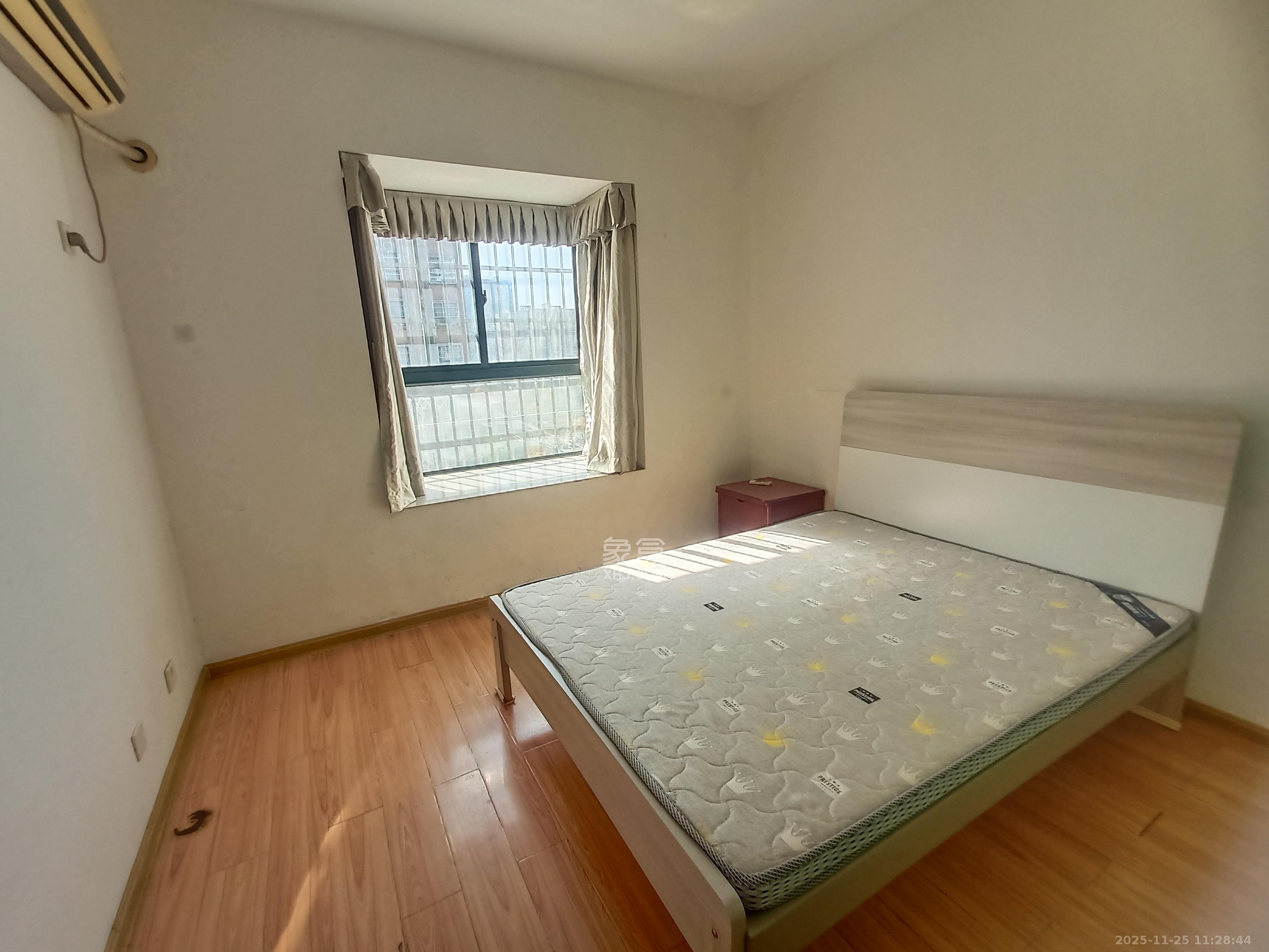 岳华嘉园 3室1厅1卫 1800.0元/月 岳华嘉园 3室1厅1卫 1800.0元/月室内图