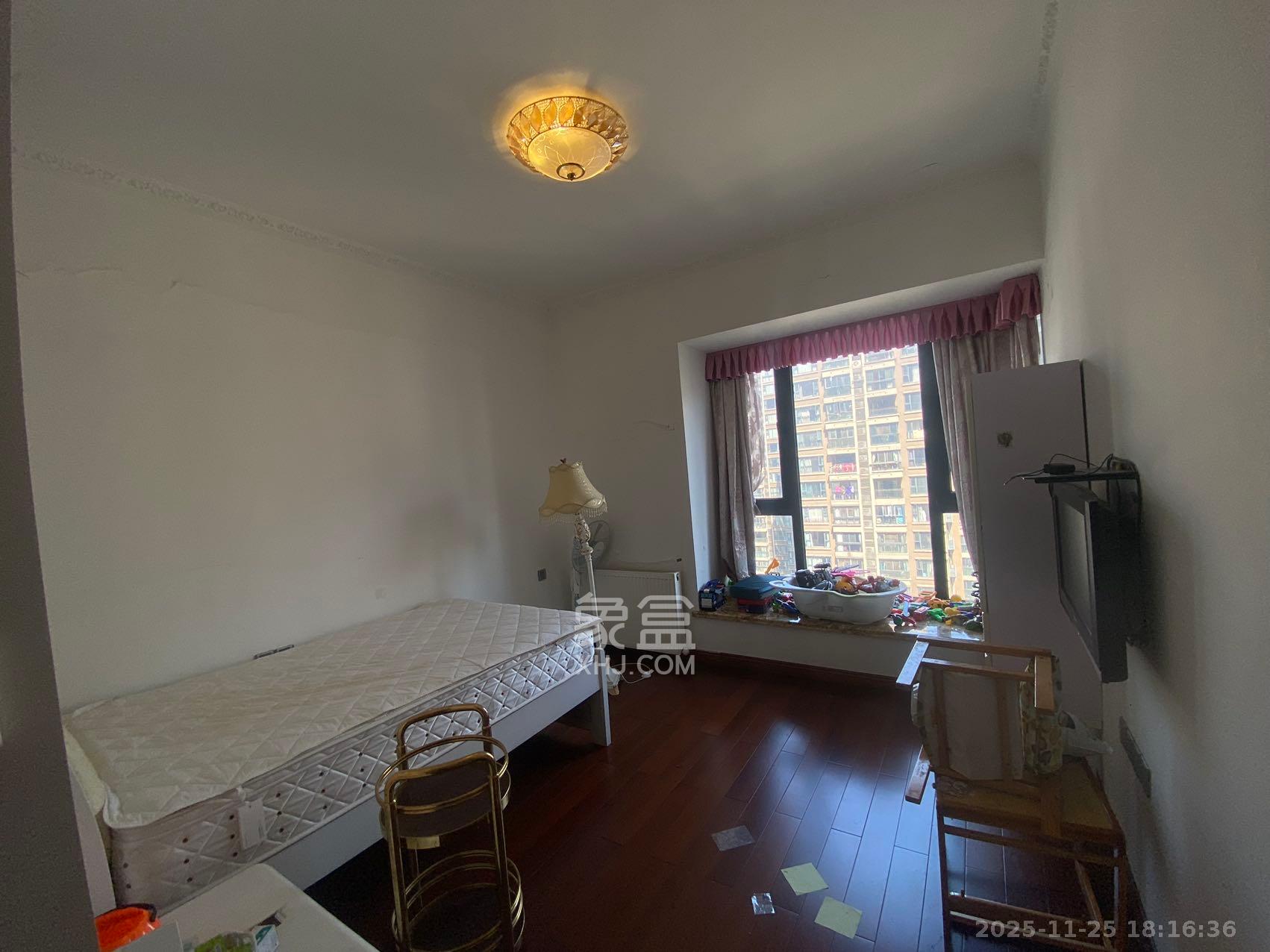 藏珑湖上国际花园 5室2厅3卫 10000.0元/月 藏珑湖上国际花园 5室2厅3卫 10000.0元/月室内图