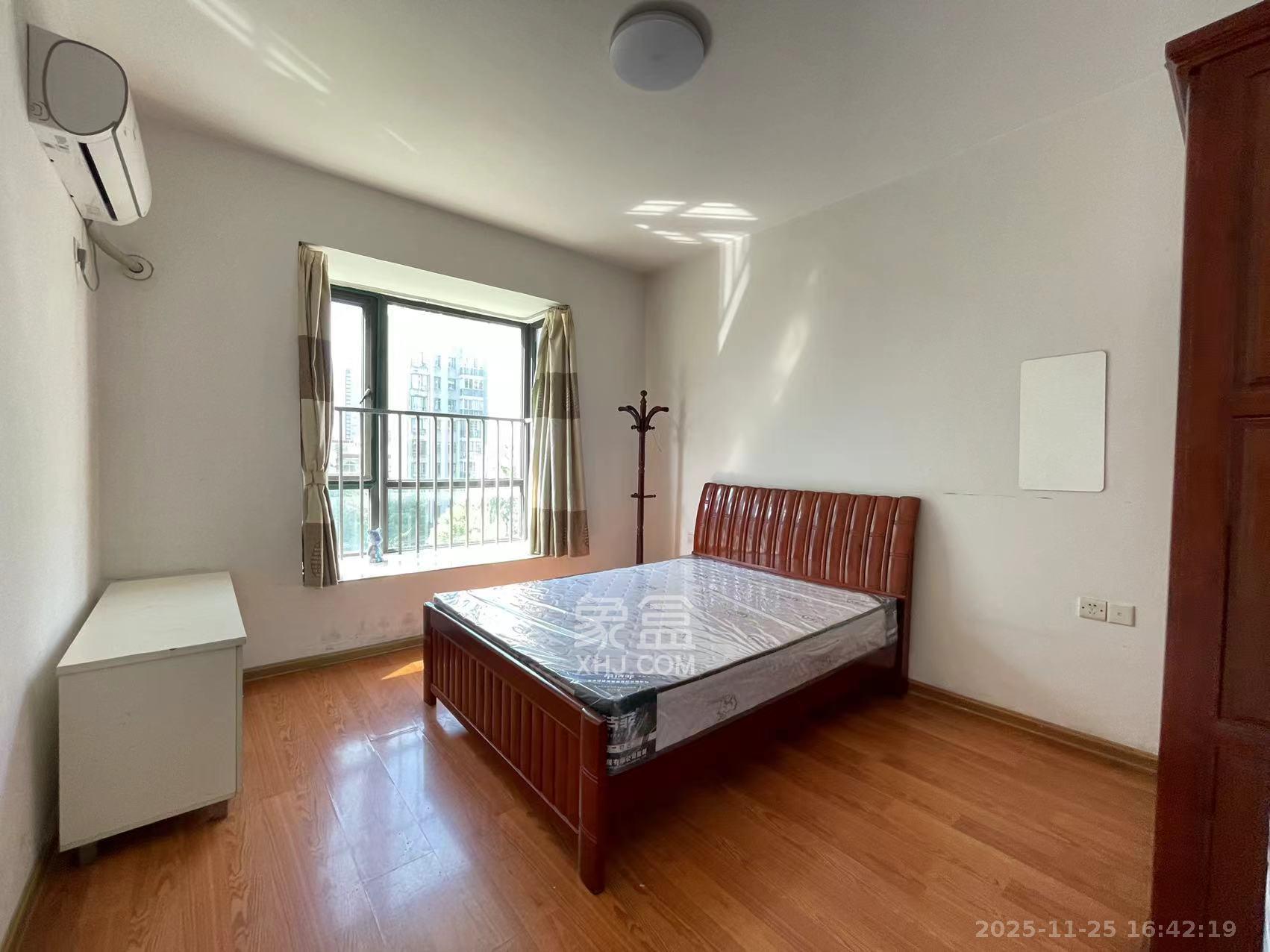 长房东郡  3室2厅2卫    2800.0元/月室内图