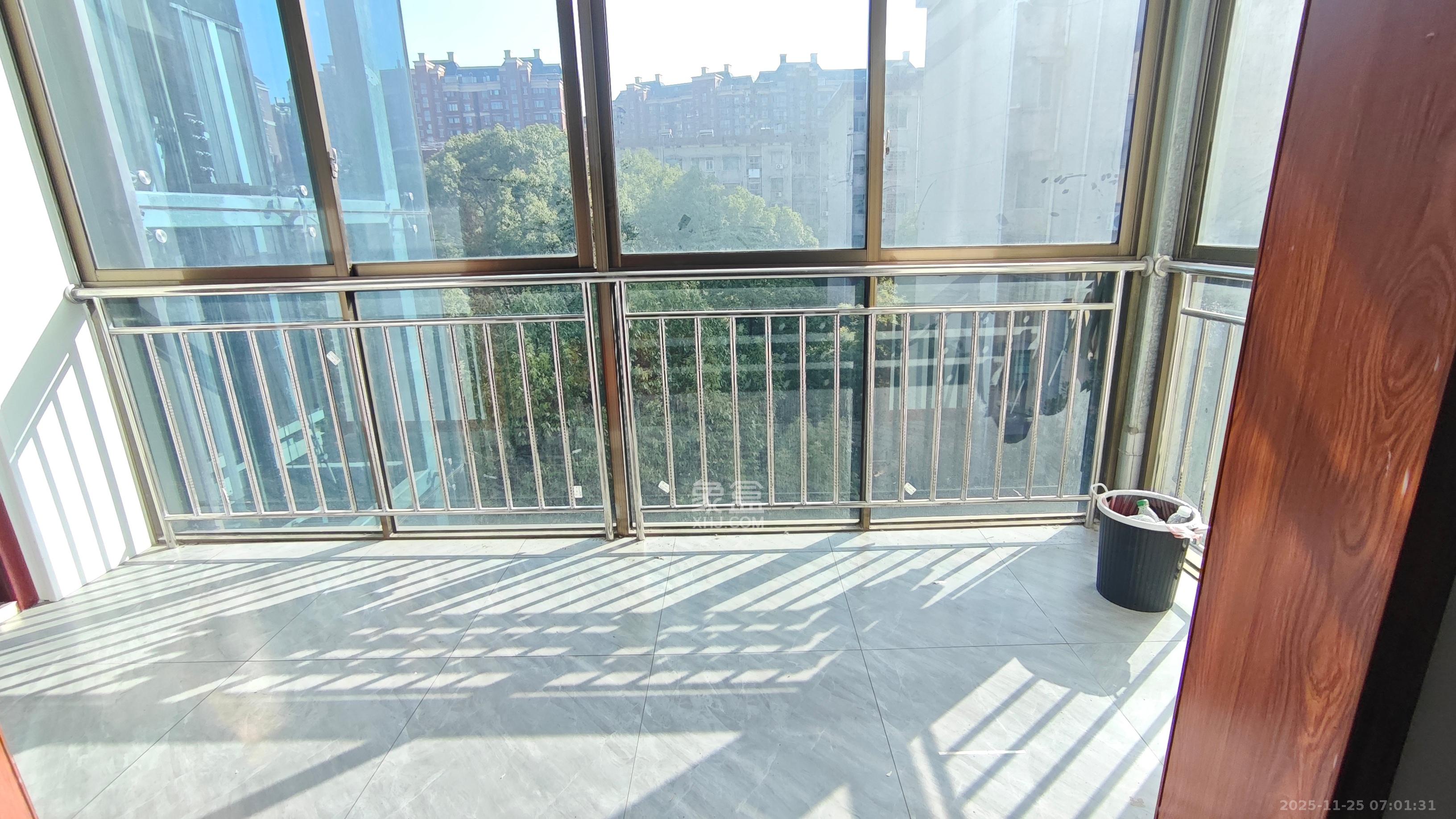 湘潭交警小区  3室2厅2卫    68.0万客厅