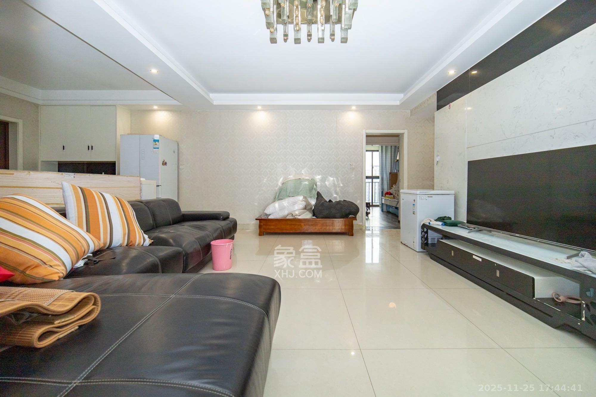 美利新世界 1室2厅2卫 2300.0元/月 美利新世界 1室2厅2卫 2300.0元/月室内图