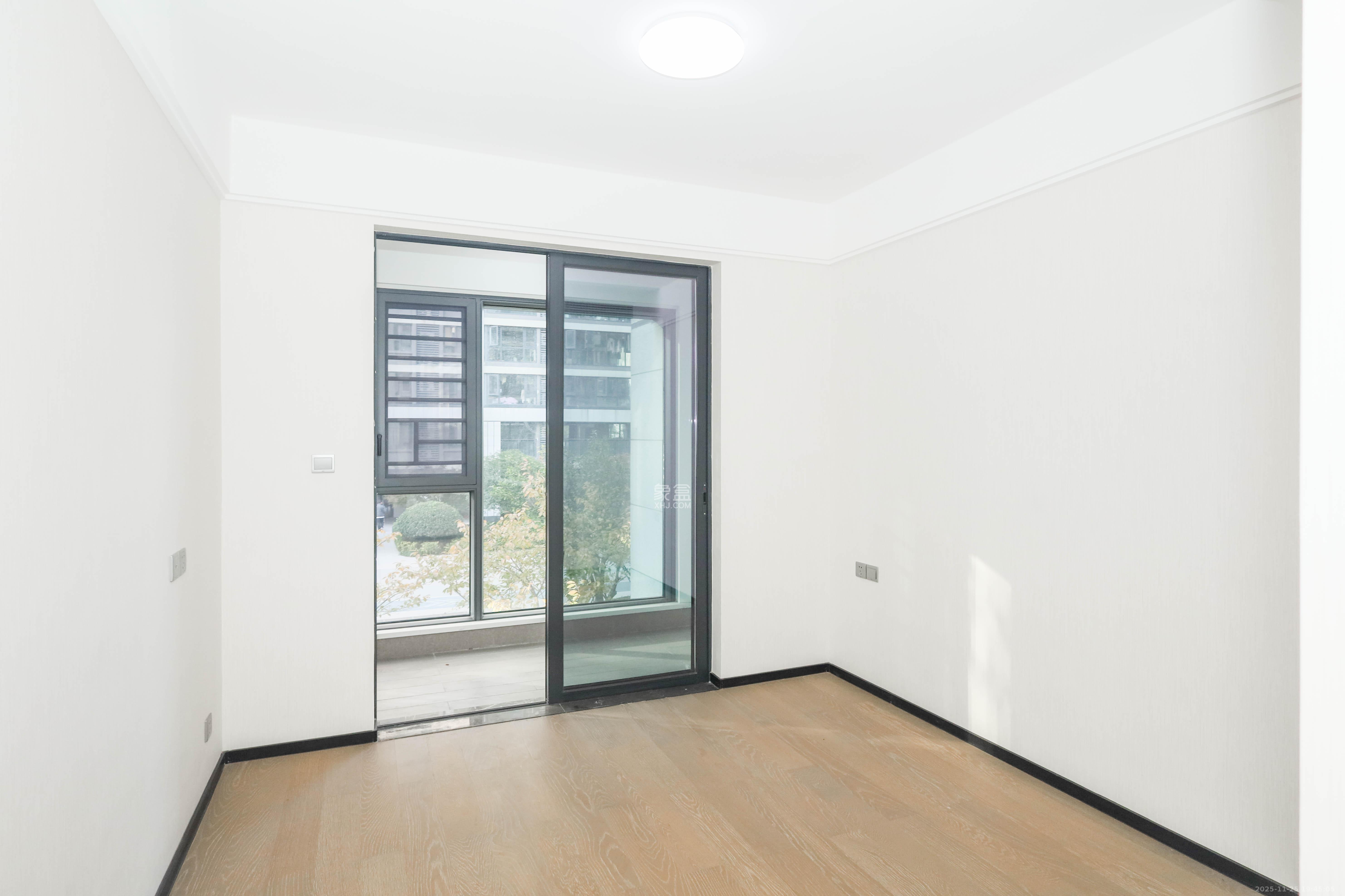 中海麓山境北区  5室2厅2卫    288.0万卧室