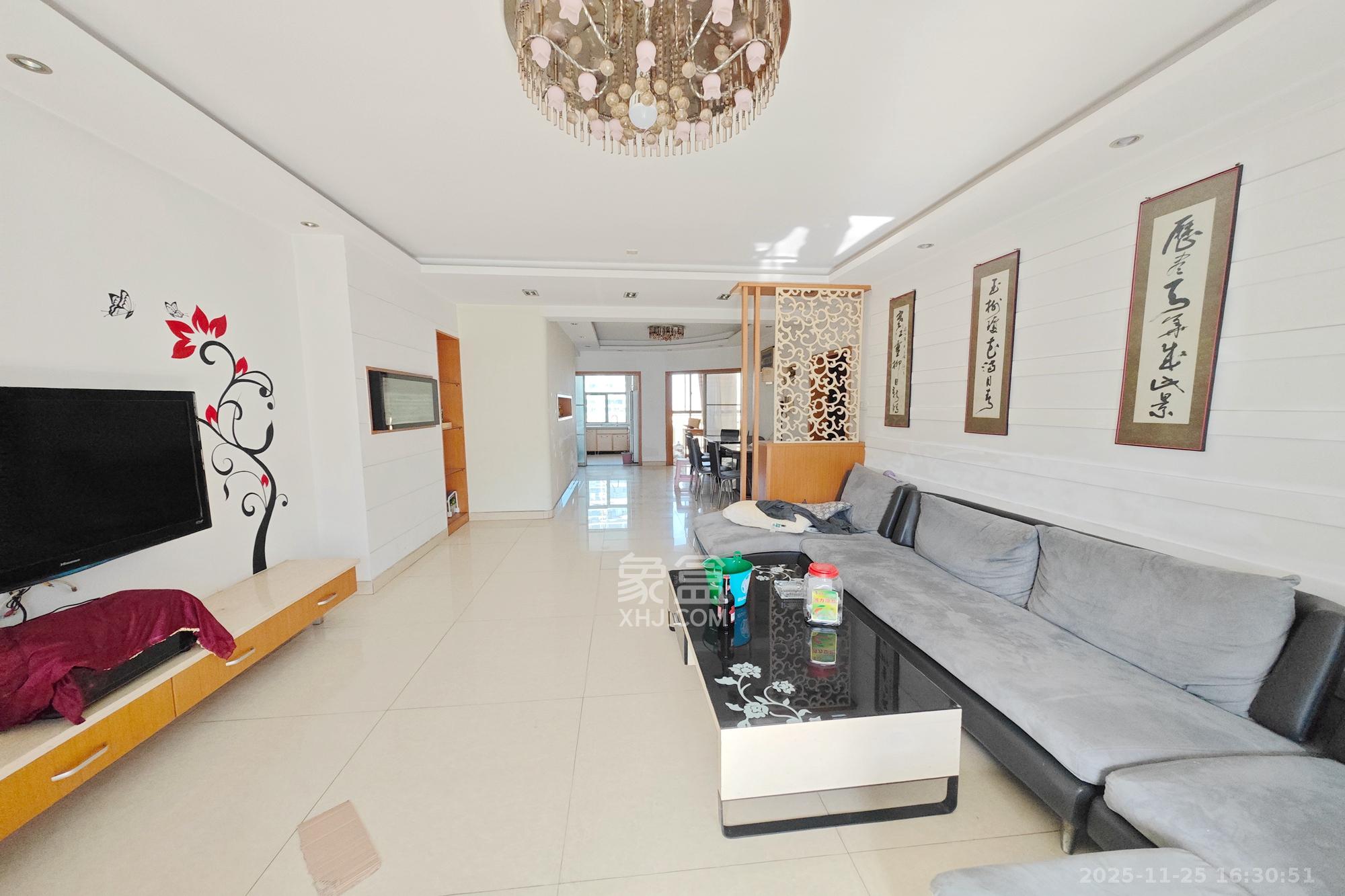 书香名邸 3室2厅2卫 150.0万 书香名邸 3室2厅2卫 150.0万客厅