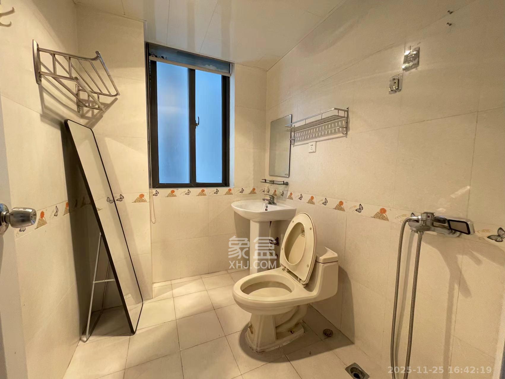 长房东郡 3室2厅2卫 2800.0元/月 长房东郡 3室2厅2卫 2800.0元/月室内图