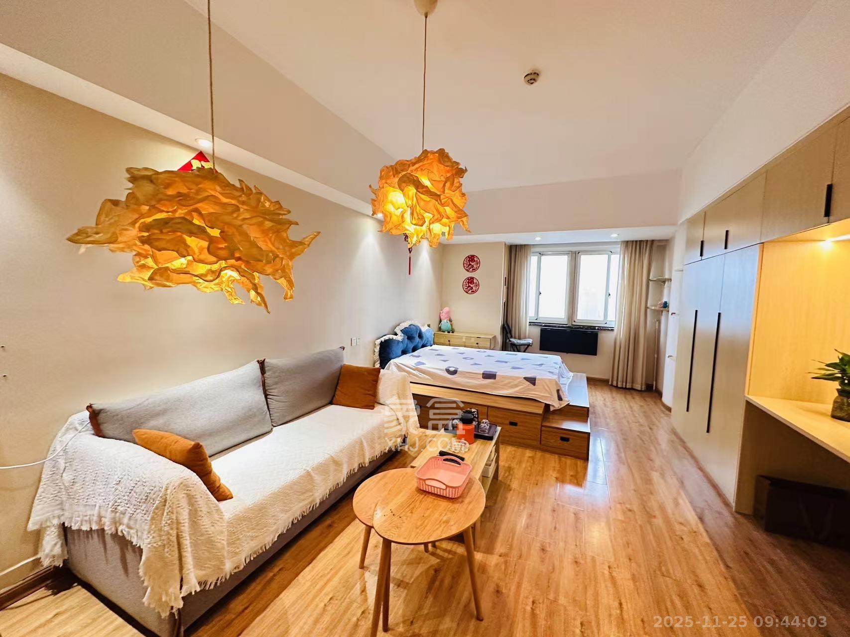 佳程C+公寓  1室0厅1卫    1700.0元/月