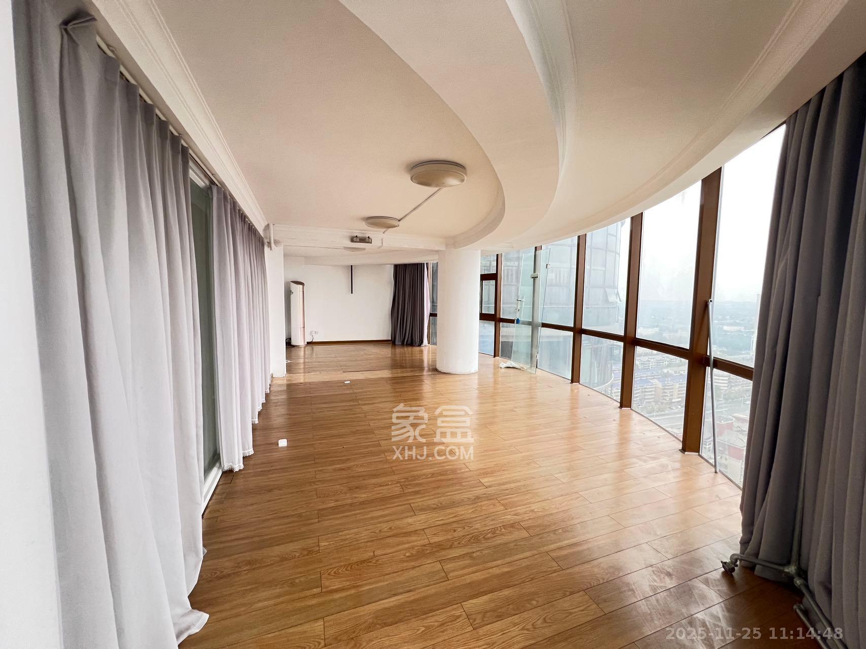 湘江世纪城富湾国际  4室2厅2卫    8000.0元/月