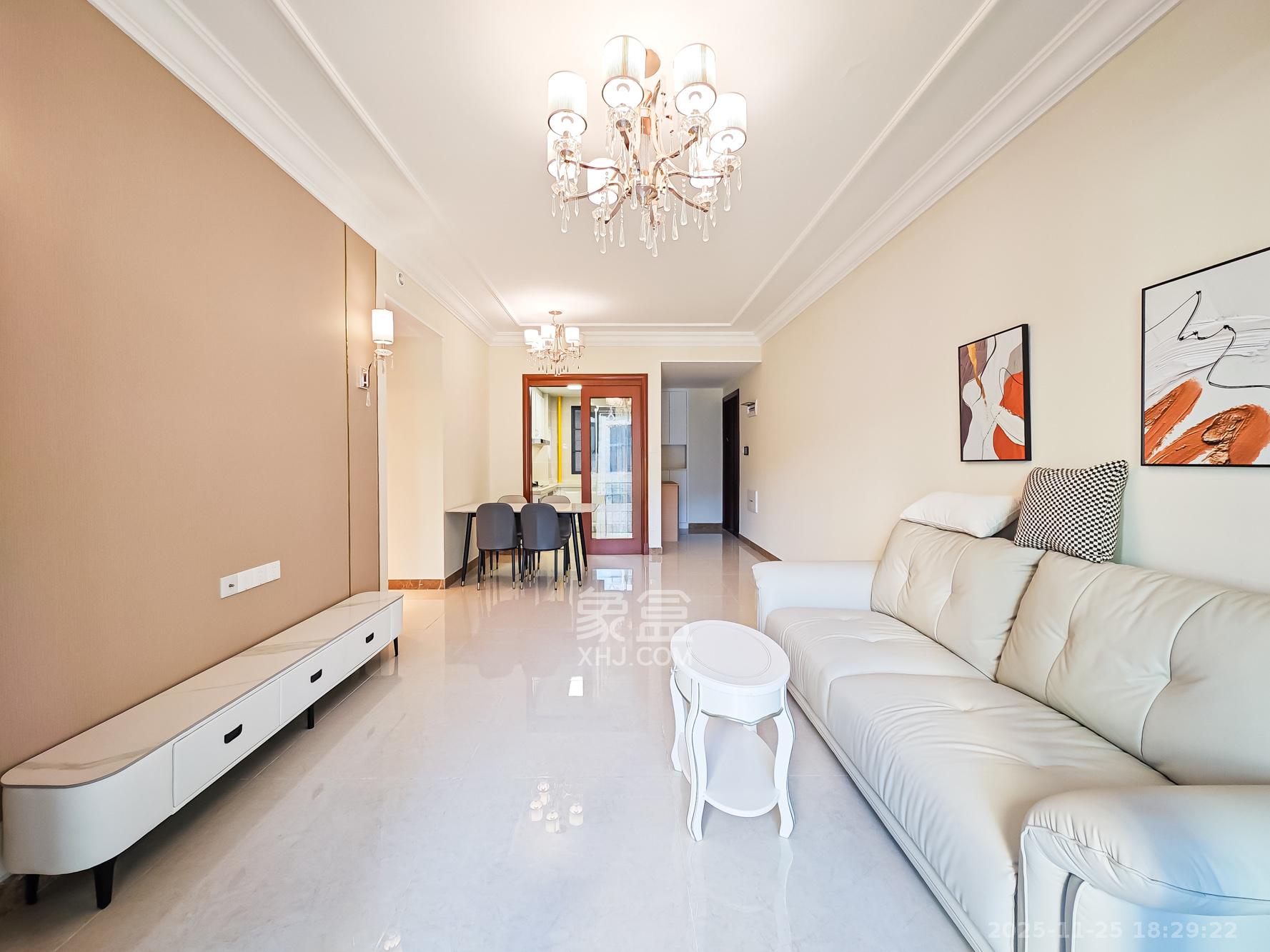 恒大御景天下城二期  3室2厅1卫    75.0万客厅