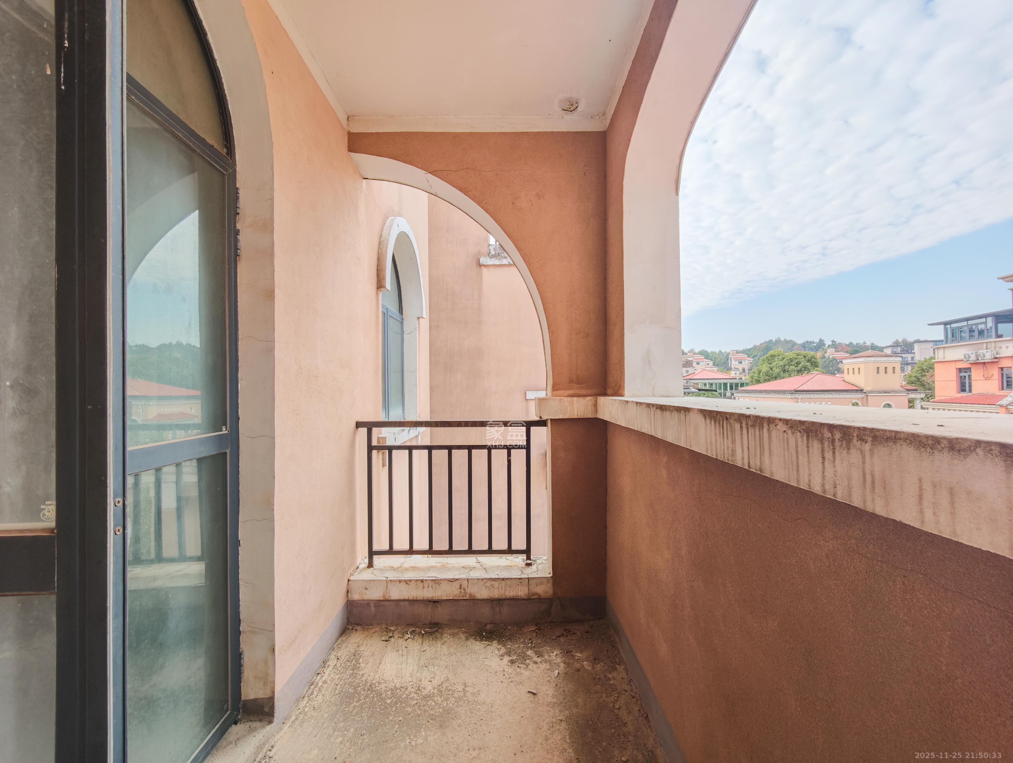 同升湖白竹水乡  4室2厅4卫    280.0万阳台