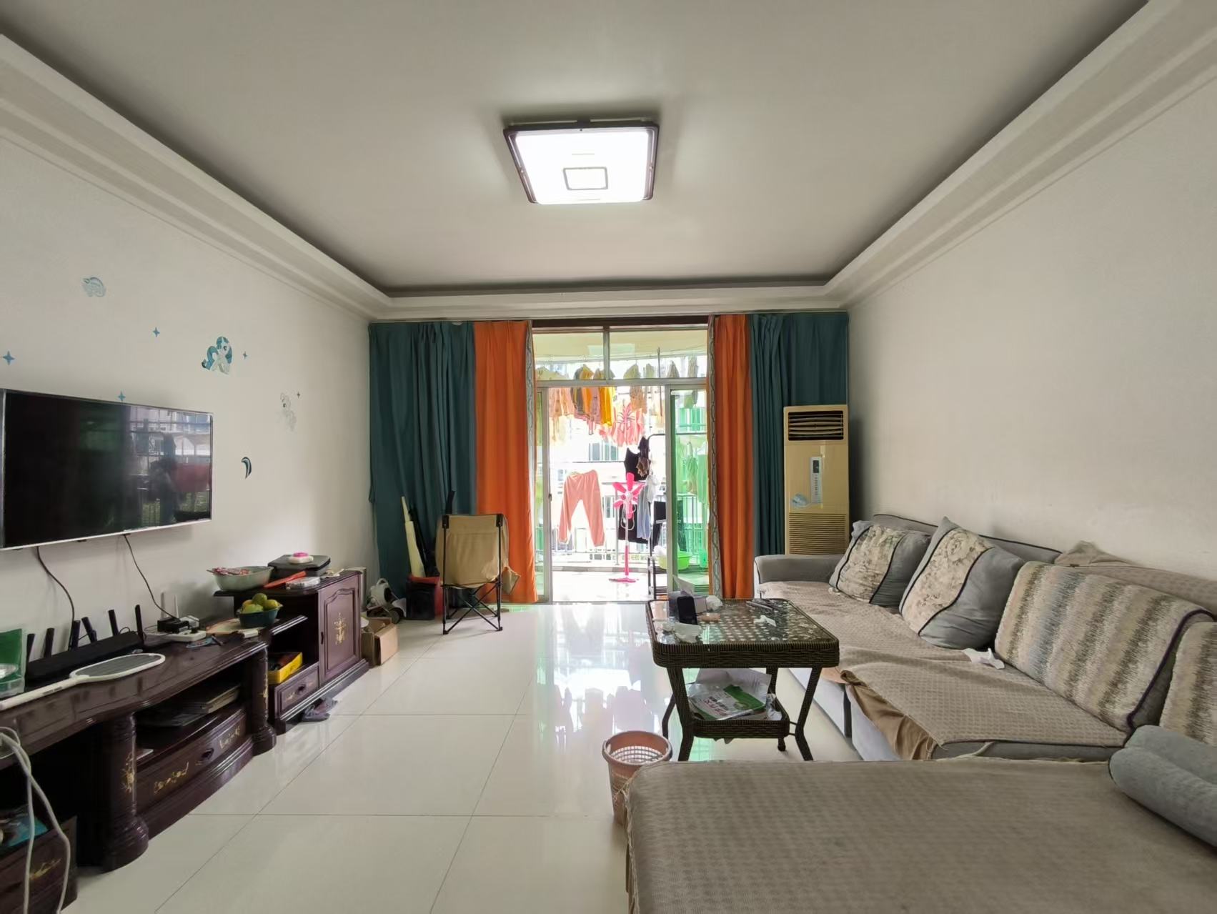 绿色佳园 3室2厅1卫 143.5万 绿色佳园 3室2厅1卫 143.5万客厅