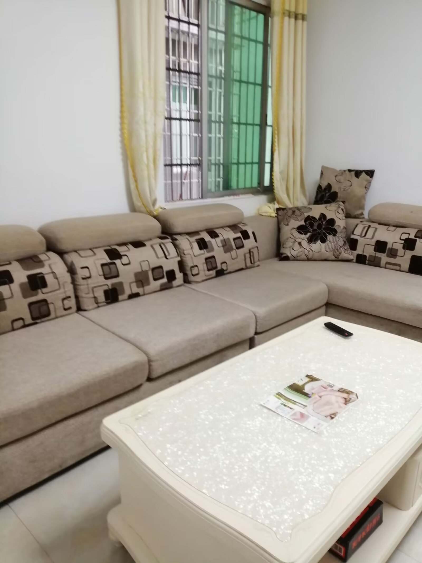 东江尚品  2室2厅1卫    1400.0元/月