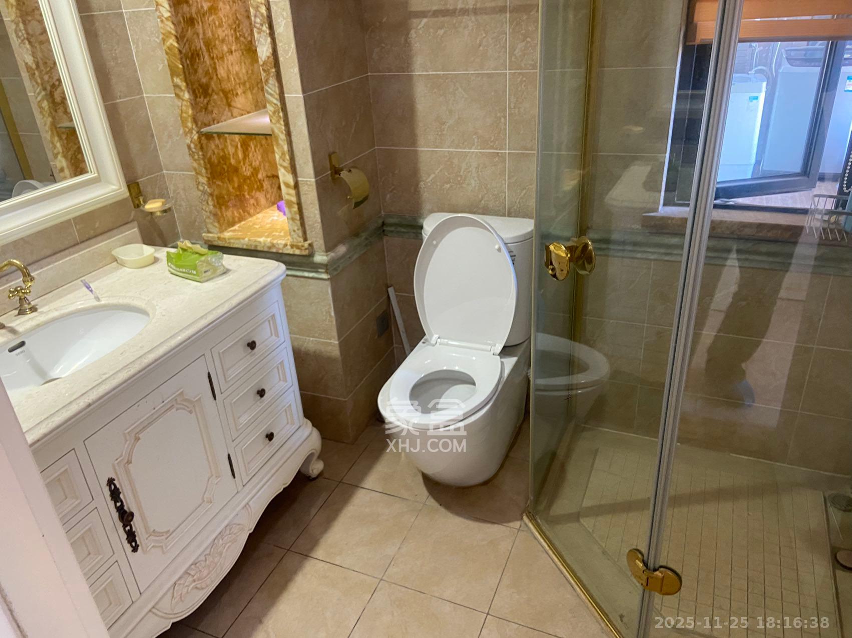 藏珑湖上国际花园 5室2厅3卫 10000.0元/月 藏珑湖上国际花园 5室2厅3卫 10000.0元/月室内图