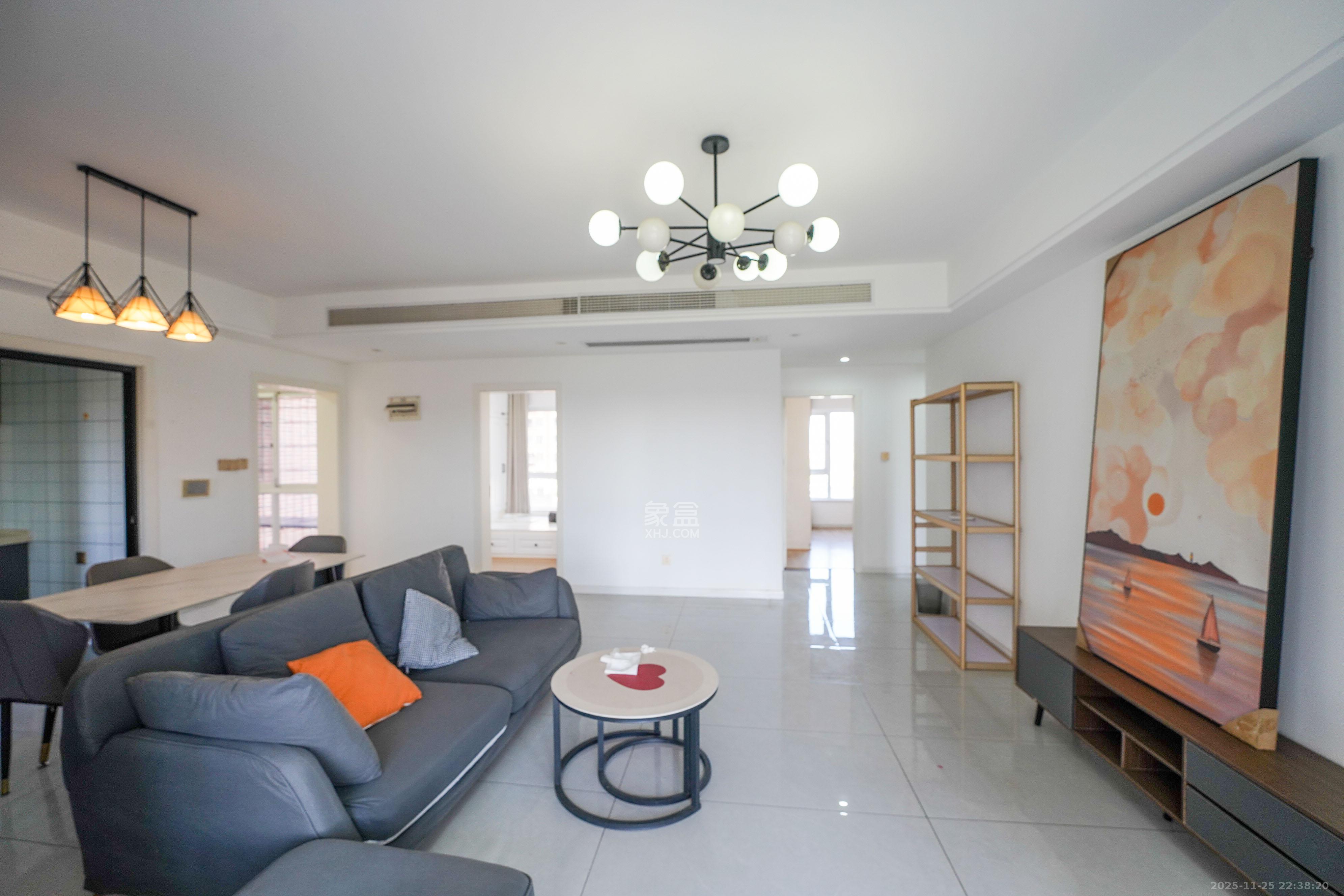 哈佛小镇（五矿哈佛小镇）  3室2厅2卫    72.0万客厅