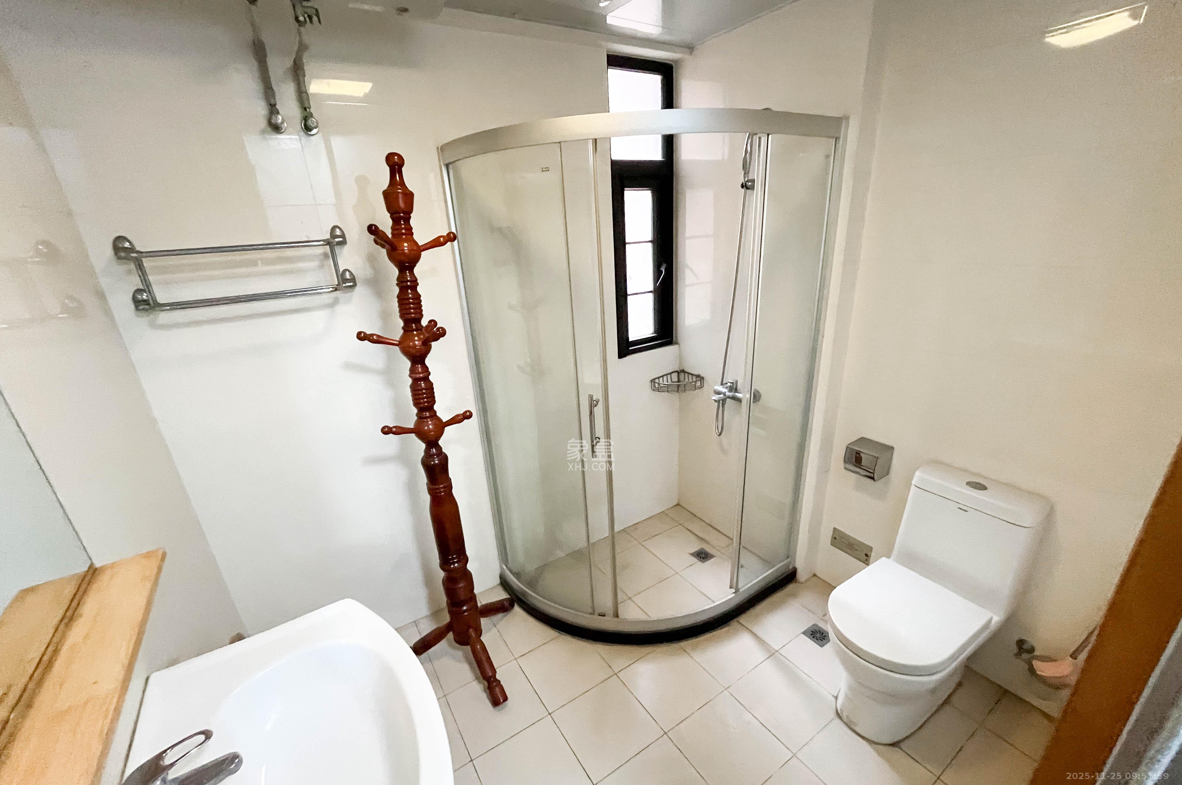 沁园春御院  1室2厅2卫    165.0万卫生间