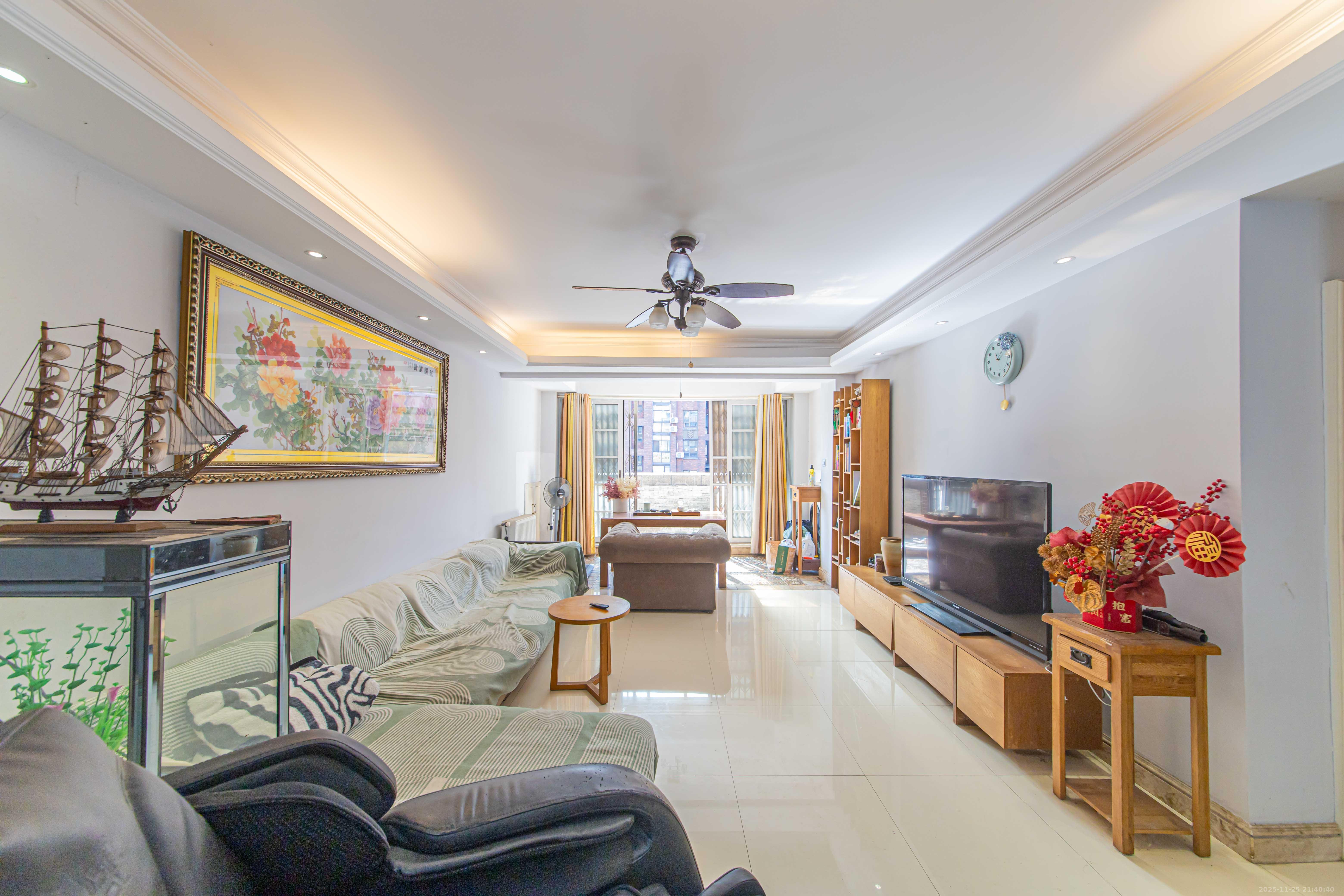 绿地公馆（绿地名邸）  3室2厅2卫    158.0万客厅