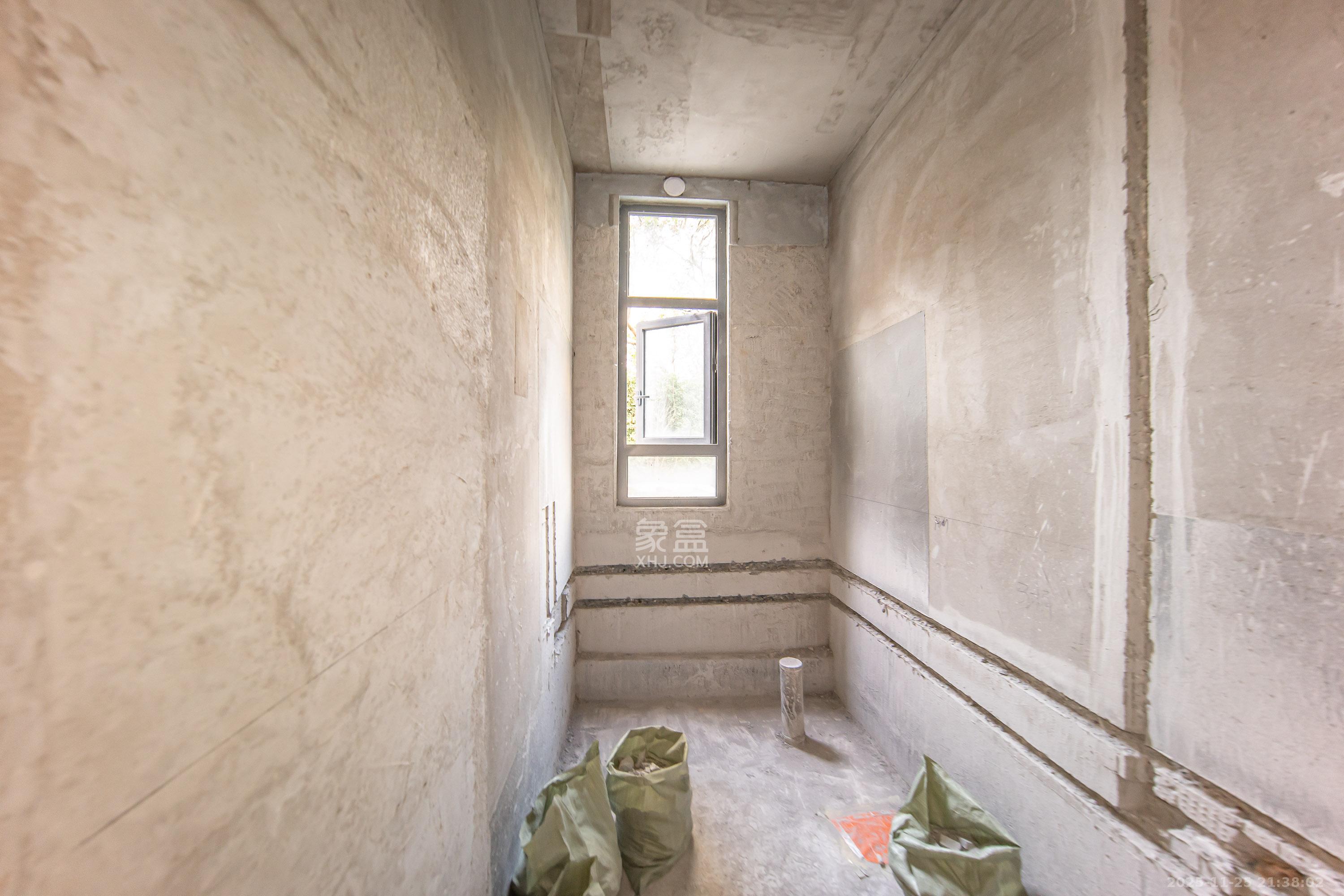 中海阅山府  4室2厅2卫    120.0万卫生间