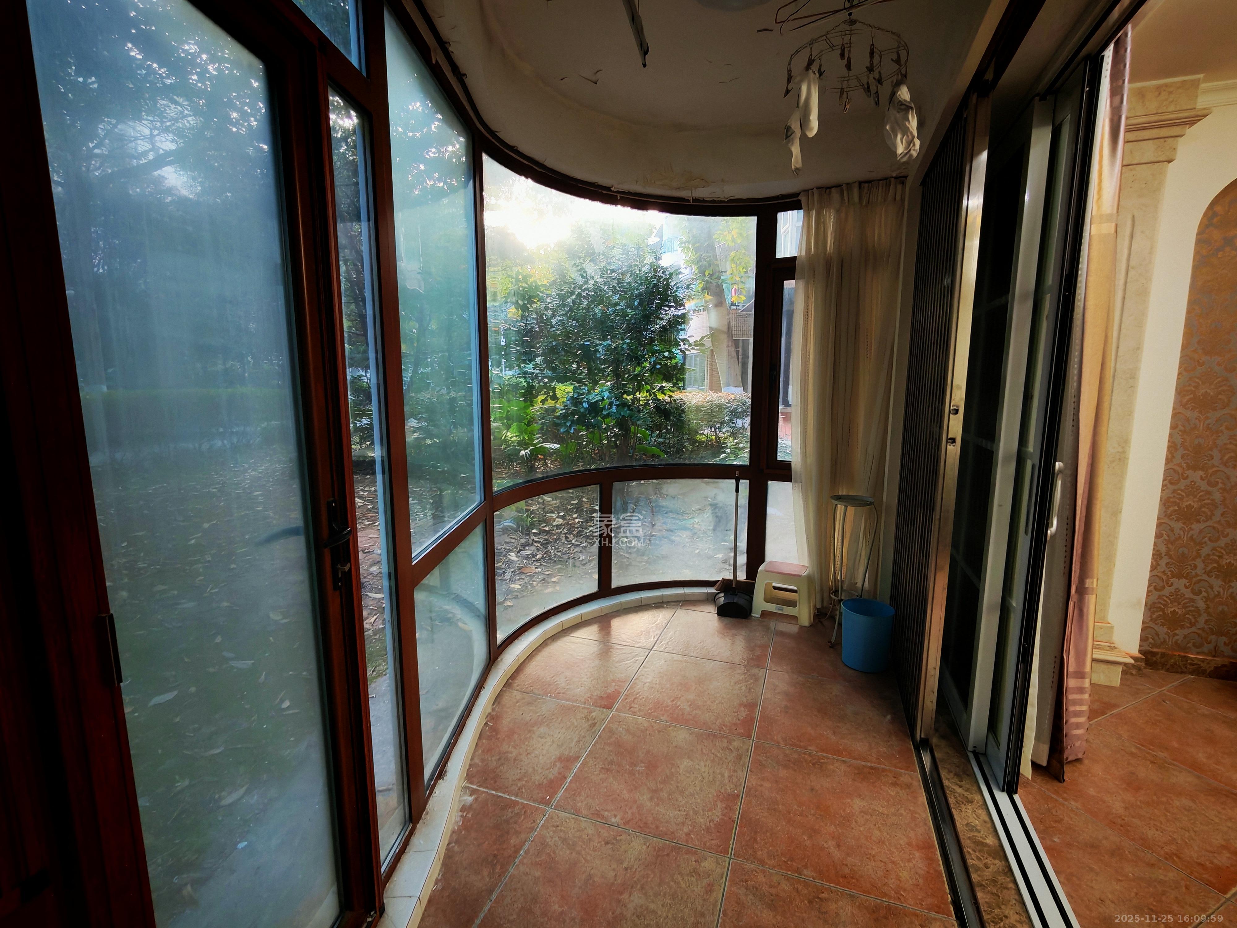 左岸春天  3室2厅2卫    3000.0元/月室内图