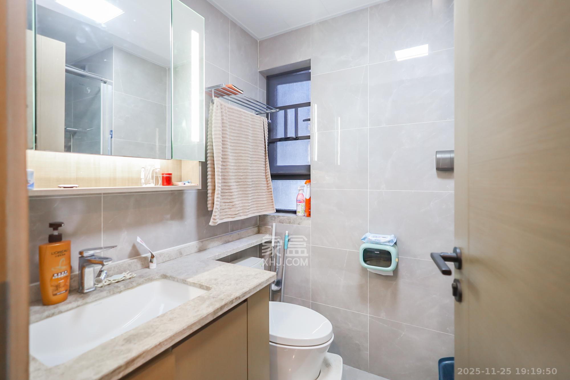 万科里金域国际  4室2厅2卫    310.0万卫生间