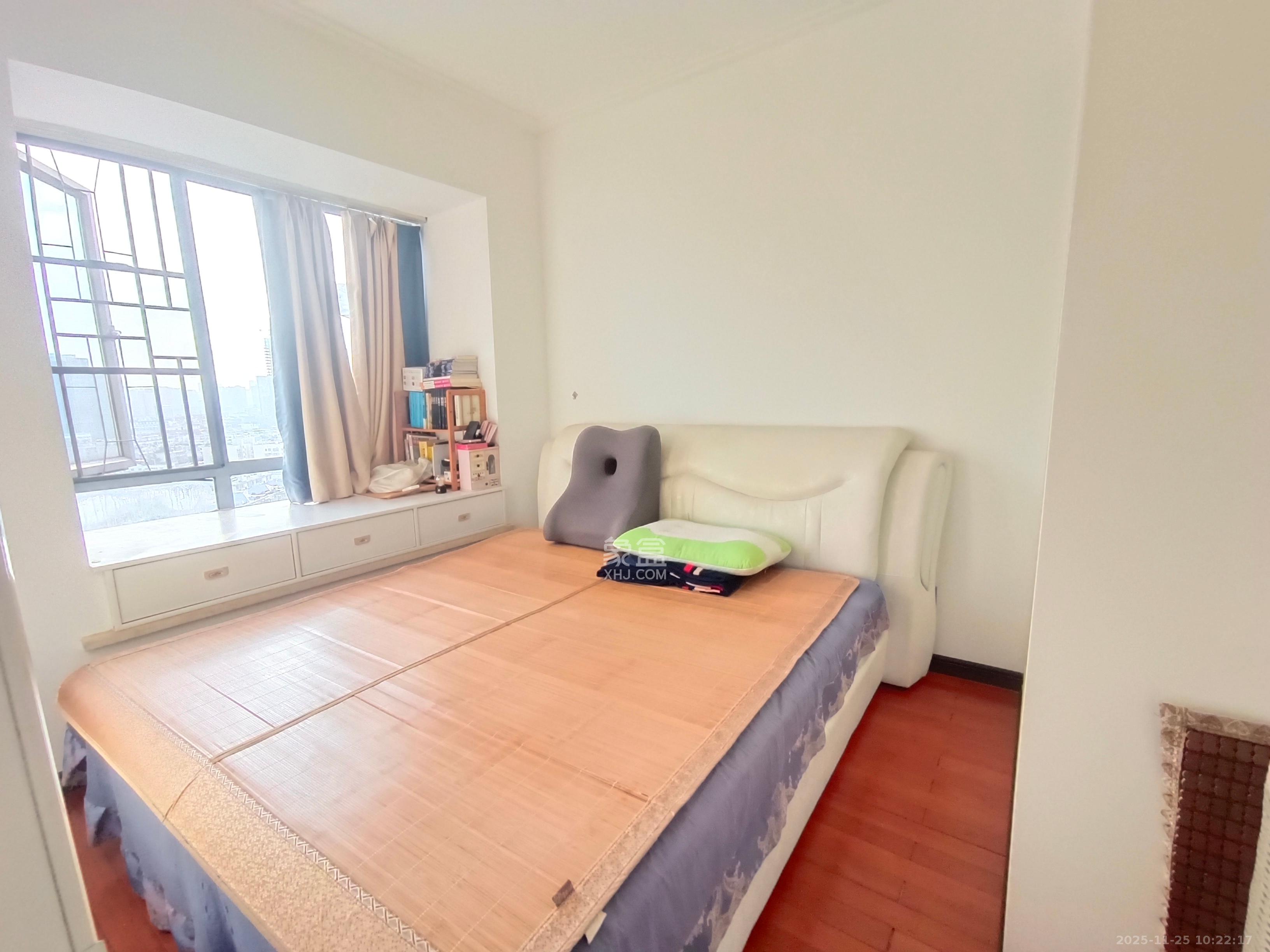 银港水晶城 2室2厅1卫 2200.0元/月 银港水晶城 2室2厅1卫 2200.0元/月室内图