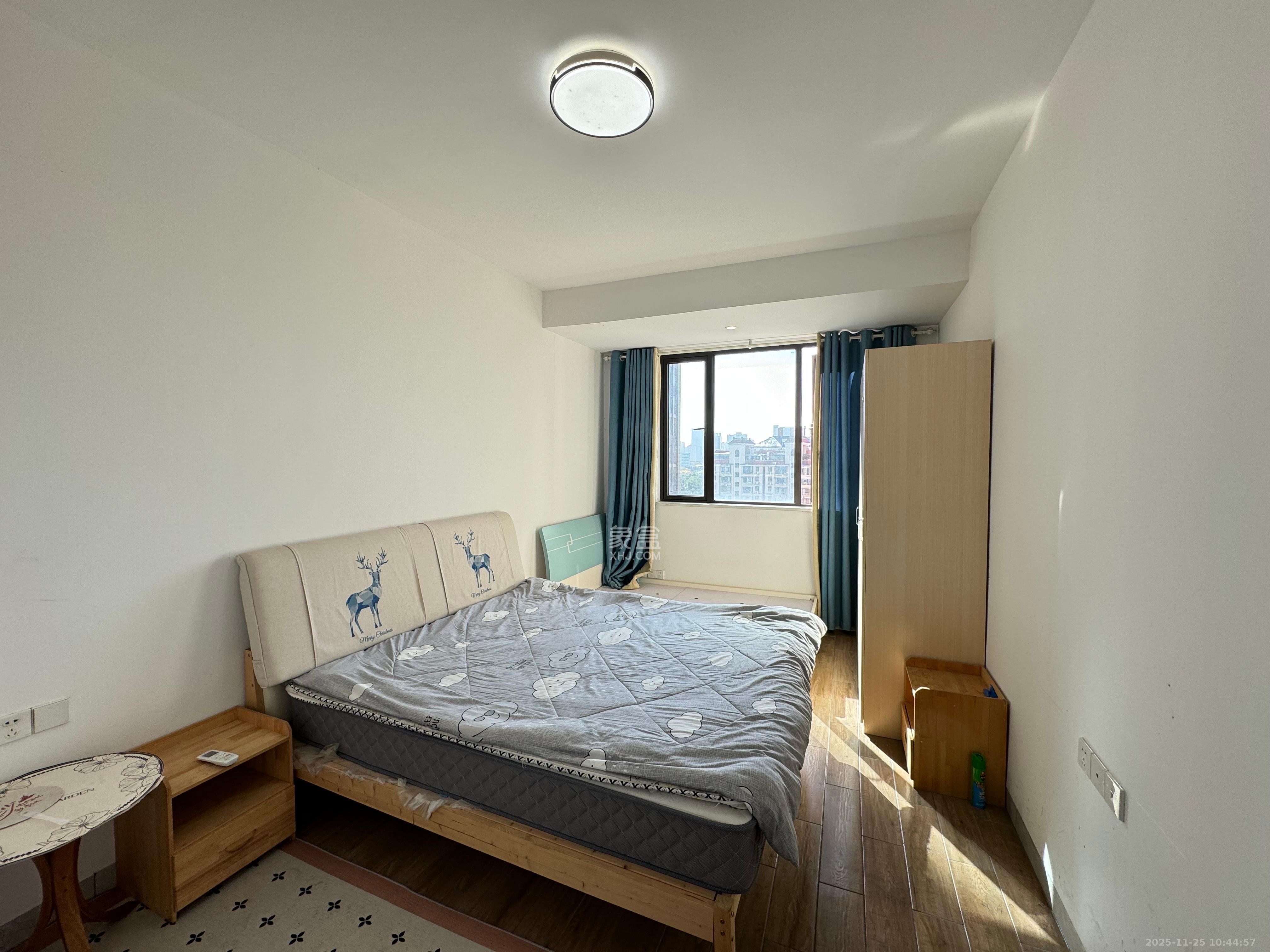 公园9号大都会  3室2厅2卫    4000.0元/月室内图