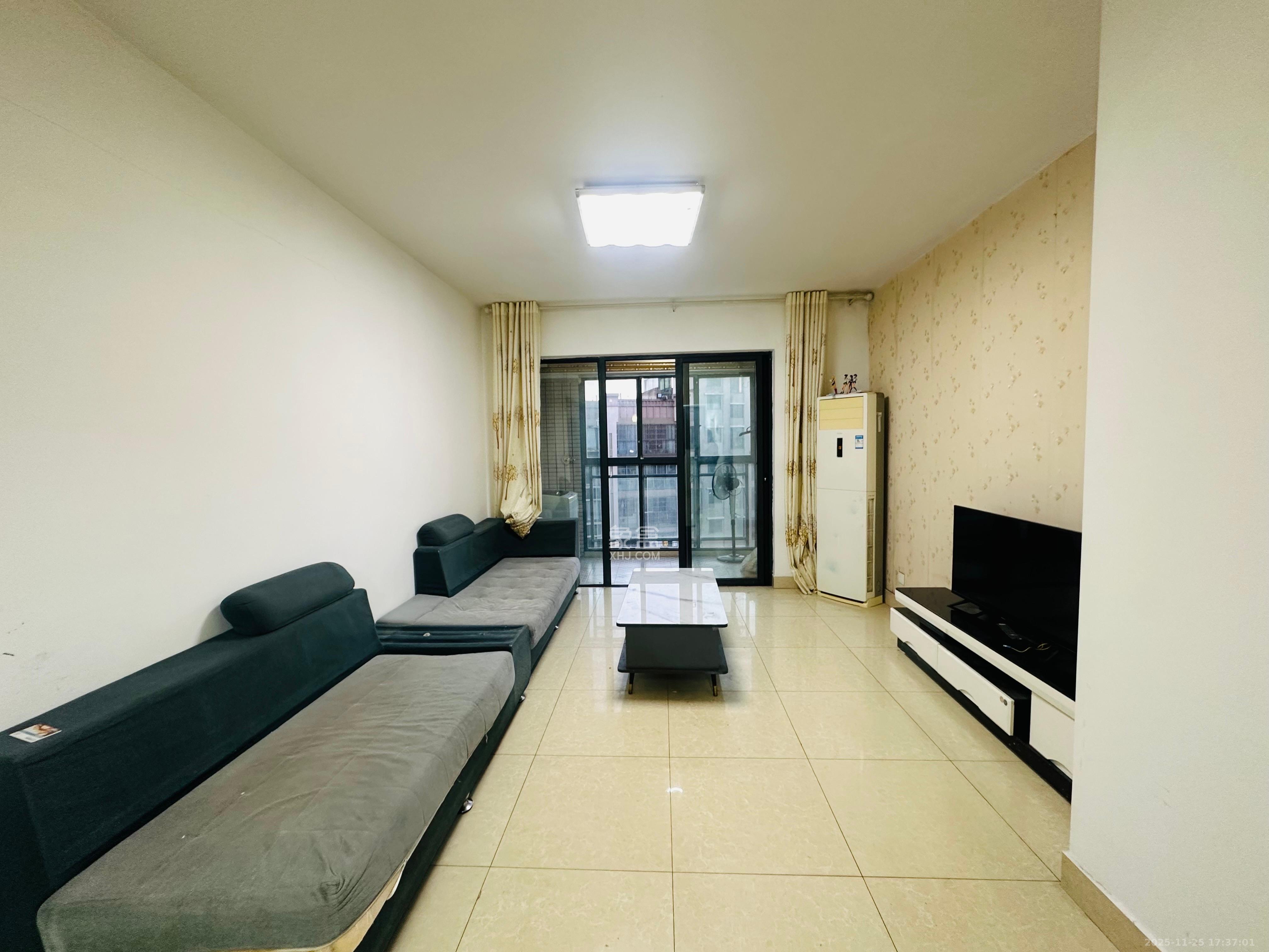 鸿基橄榄君庭  3室1厅1卫    2500.0元/月