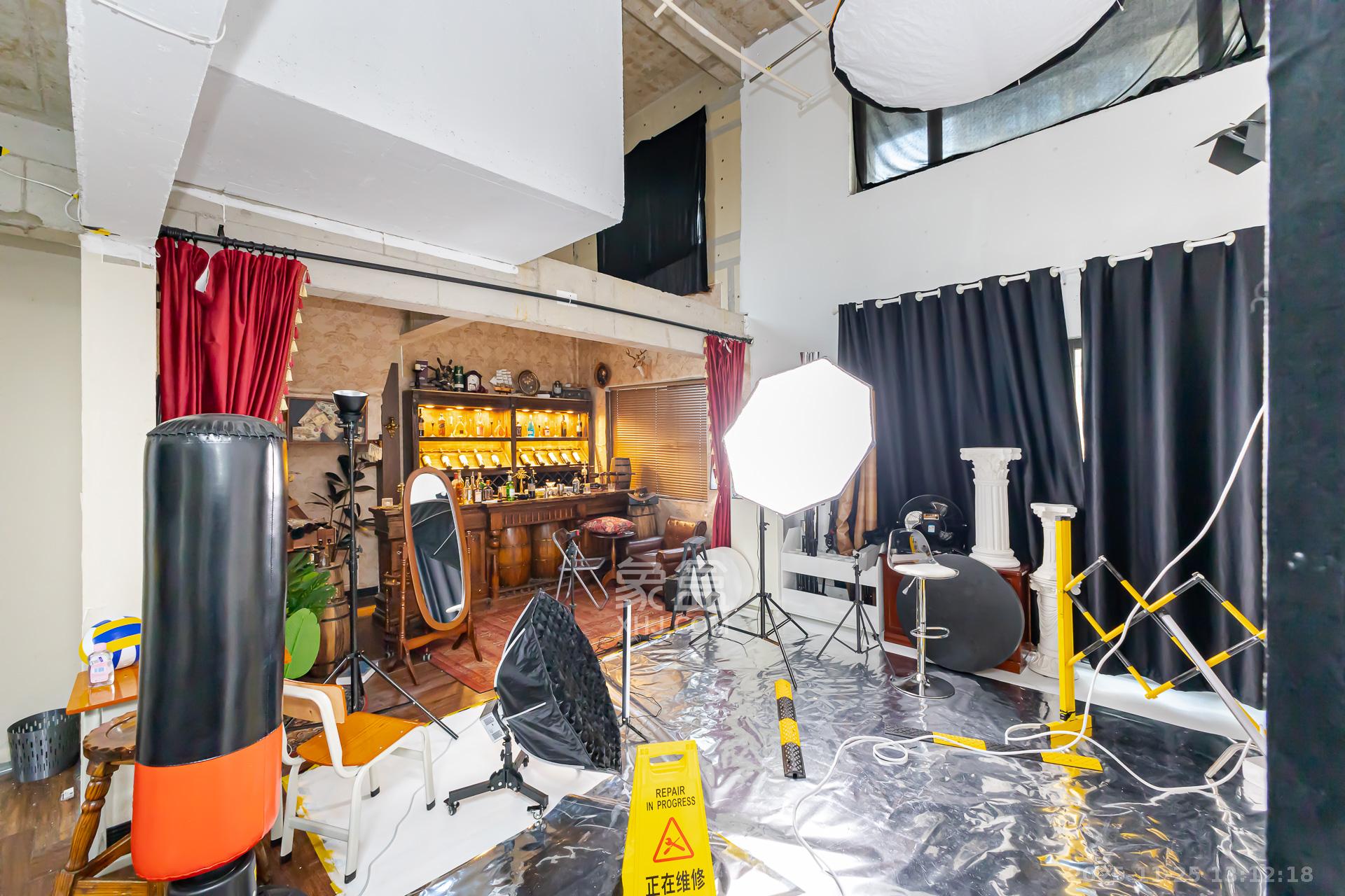 润和湘江天地C区  5室2厅2卫    150.0万客厅