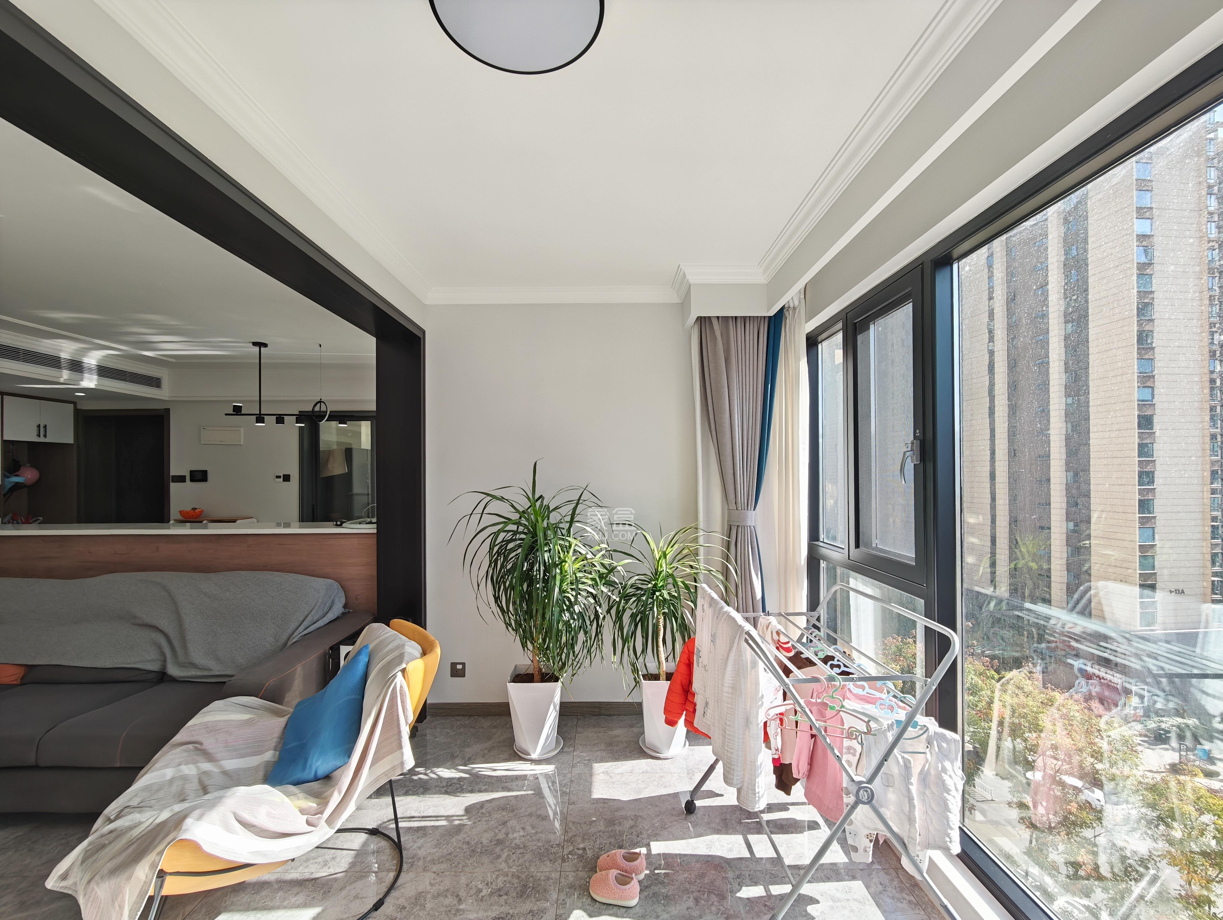 保利城(中航城国际社区、郡原美村) 4室2厅2卫 155.0万 保利城(中航城国际社区、郡原美村) 4室2厅2卫 155.0万阳台