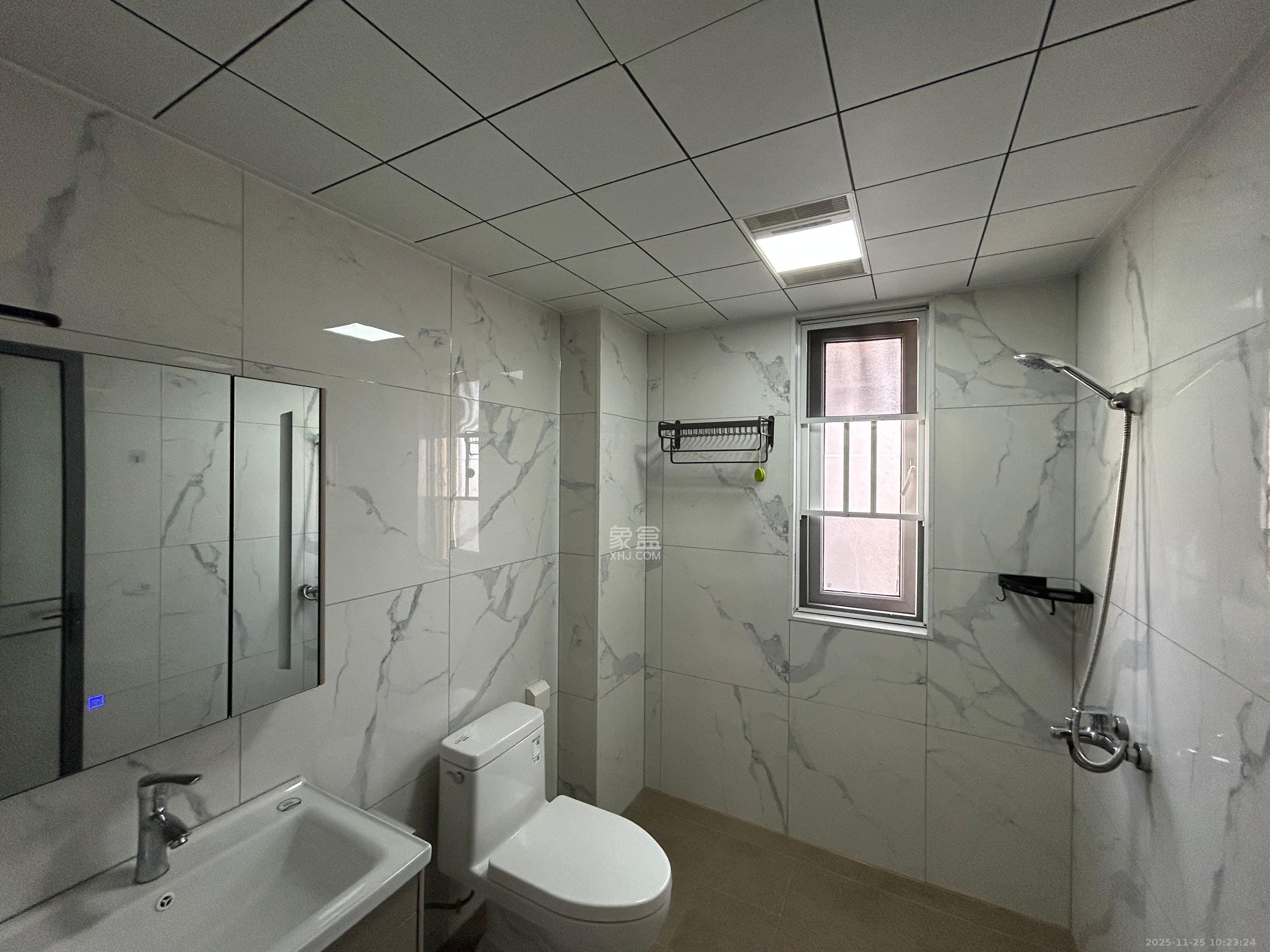 保利香槟国际  4室2厅2卫    3280.0元/月室内图