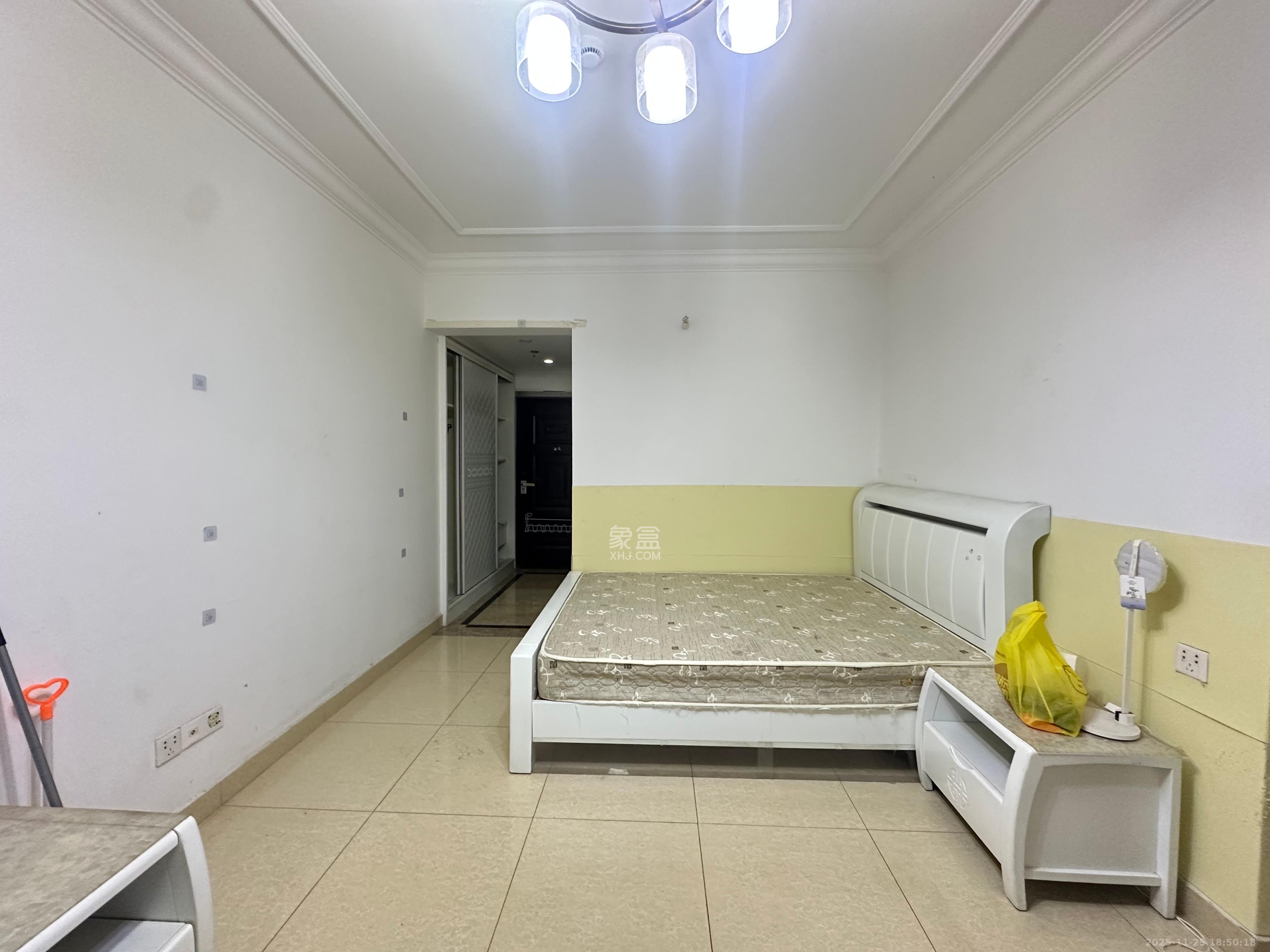 蓝湾国际广场 1室1厅1卫 1600.0元/月 蓝湾国际广场 1室1厅1卫 1600.0元/月室内图