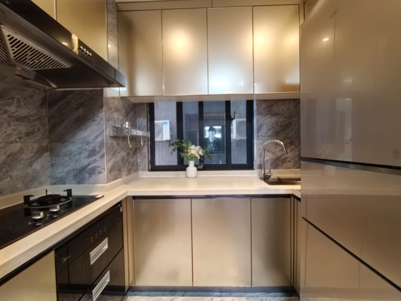 宇建国贸城 2室2厅1卫 3400.0元/月 宇建国贸城 2室2厅1卫 3400.0元/月室内图